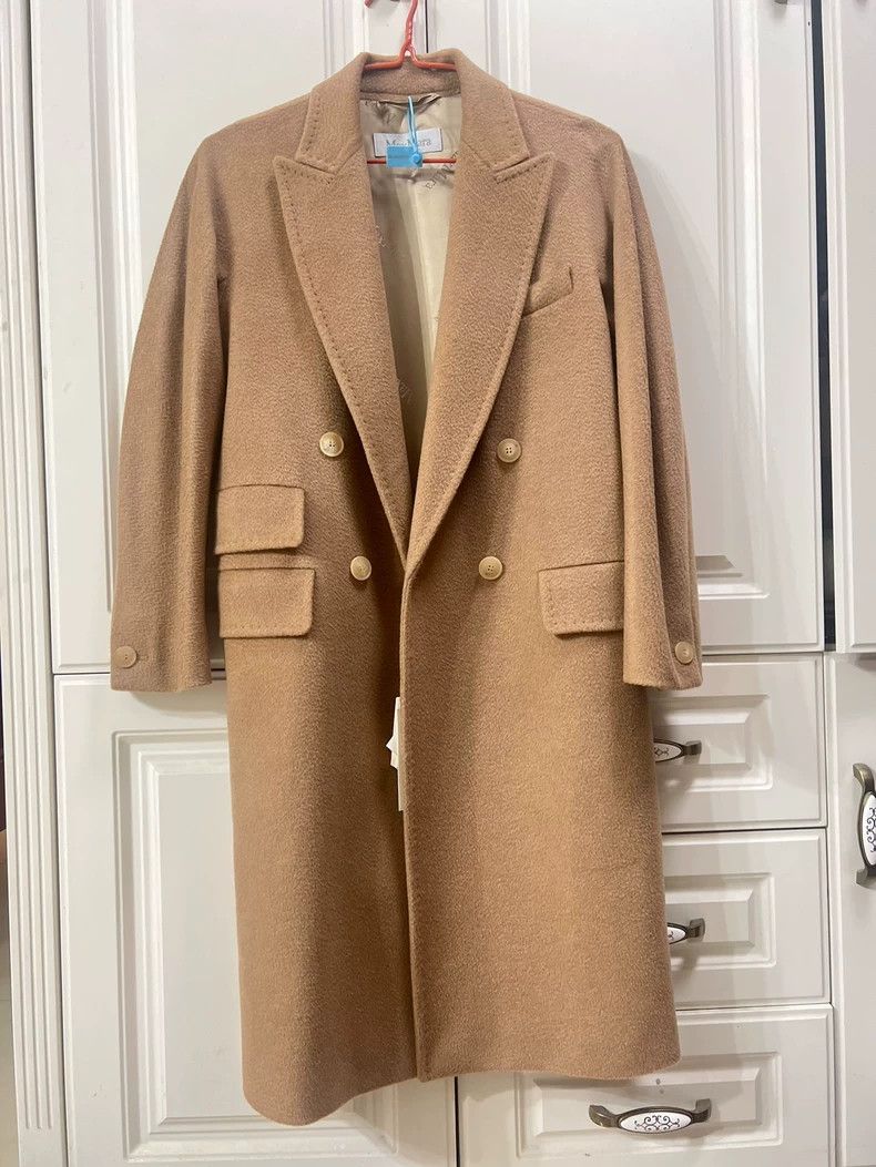 Max Mara Max Mara Coat Camel hair double-breasted coat Size M / US 6-8 / IT 42-44 - 1 Thumbnail