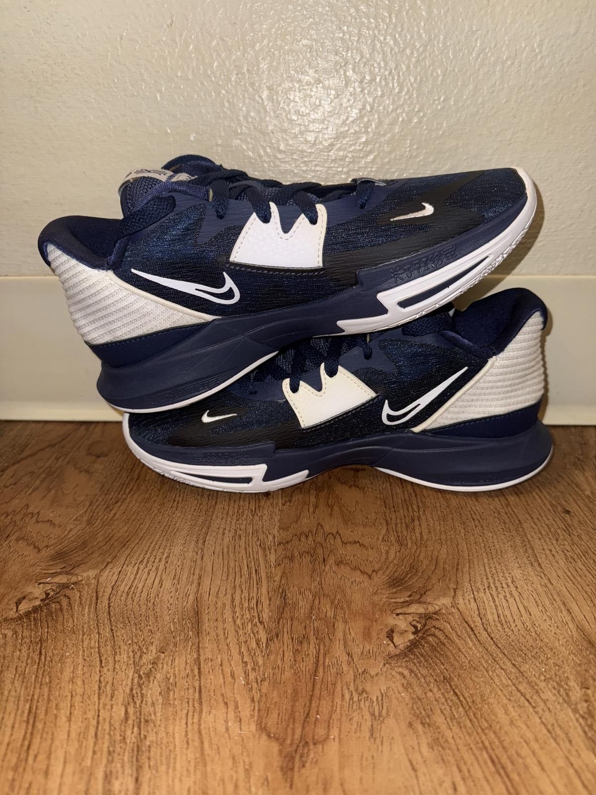 Nike Nike Kyrie 5 Low TB Midnight Navy Size US 5 / EU 37 - 6 Thumbnail