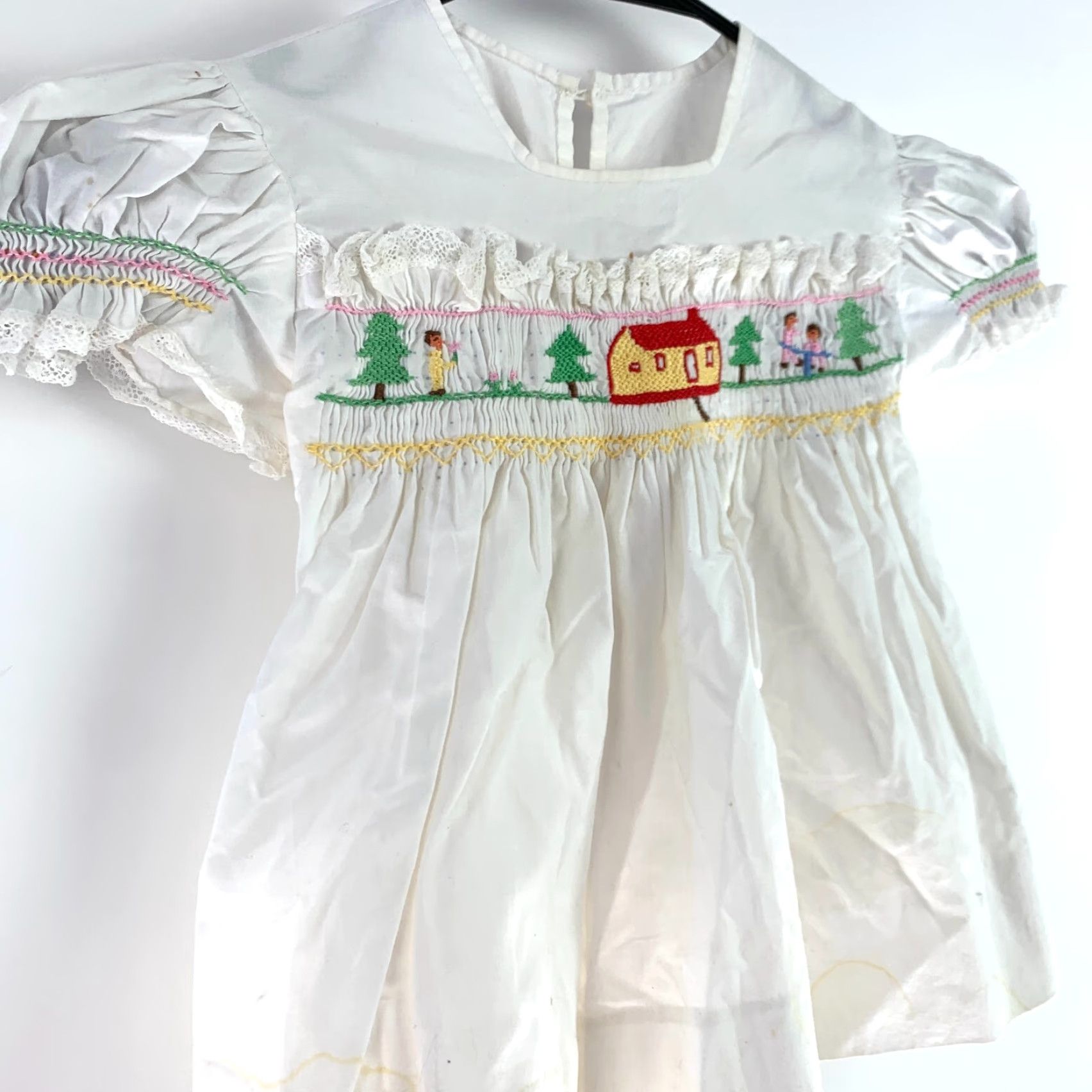 Vintage VINTAGE 1960s Handmade White Dress Girls Smocked House Trees Chest 19" Size ONE SIZE - 2 Thumbnail