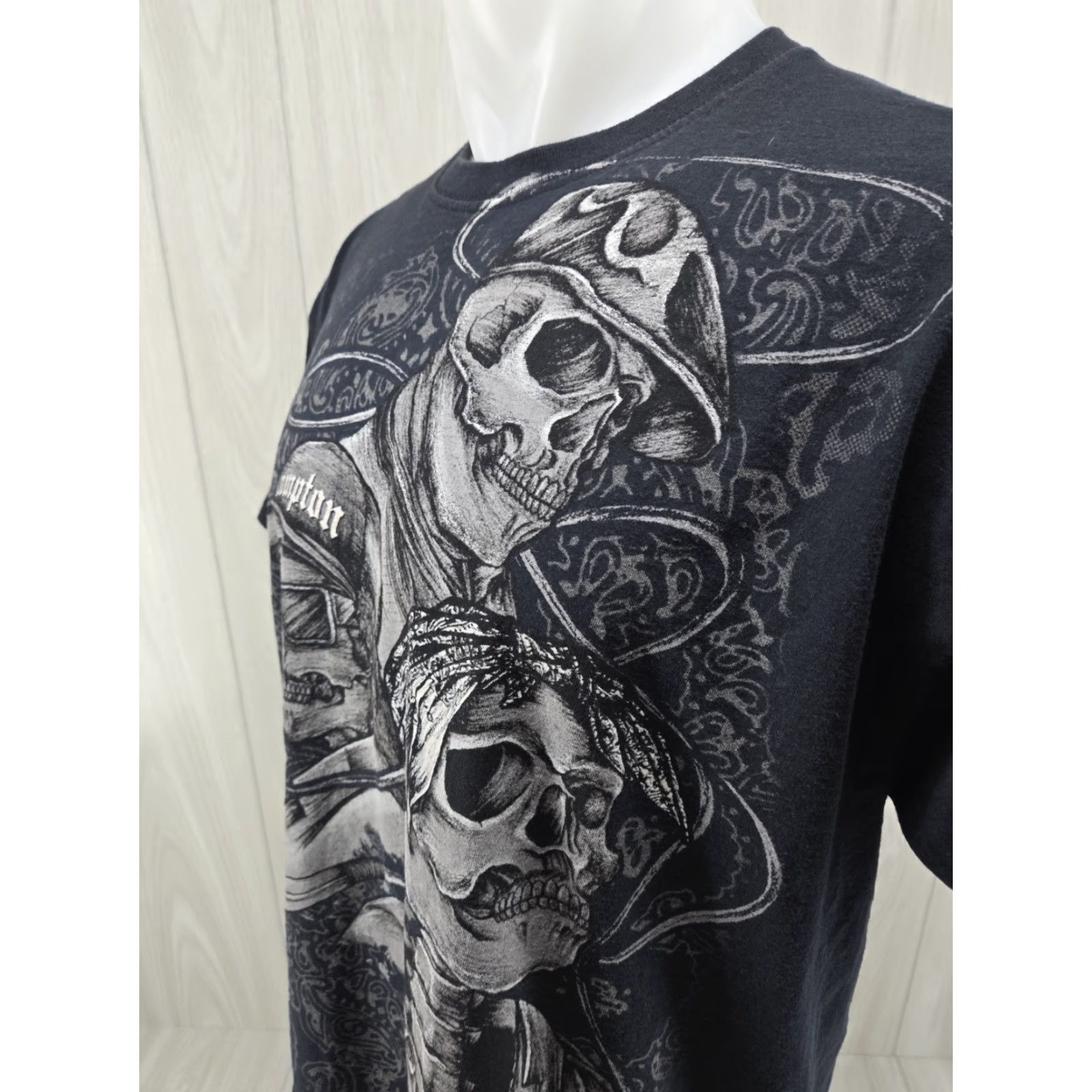 Fruit Of The Loom VINTAGE Men’s Compton Skulls With A Microphone T-shirt Black XL Size US XL / EU 56 / 4 - 6 Thumbnail