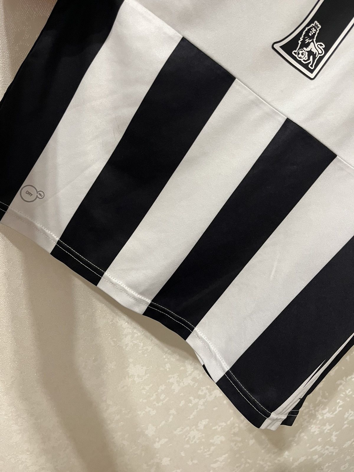 Other Puma Newcastle #10 Ben Arfa 11/12 Home Jersey Size US M / EU 48-50 / 2 - 10 Thumbnail