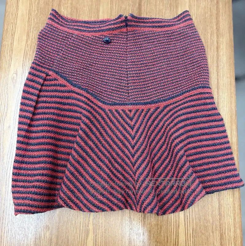 Chanel Chanel Red Striped Wool Mini Skirt . Size 24" / US 00 / IT 34 - 1 Thumbnail