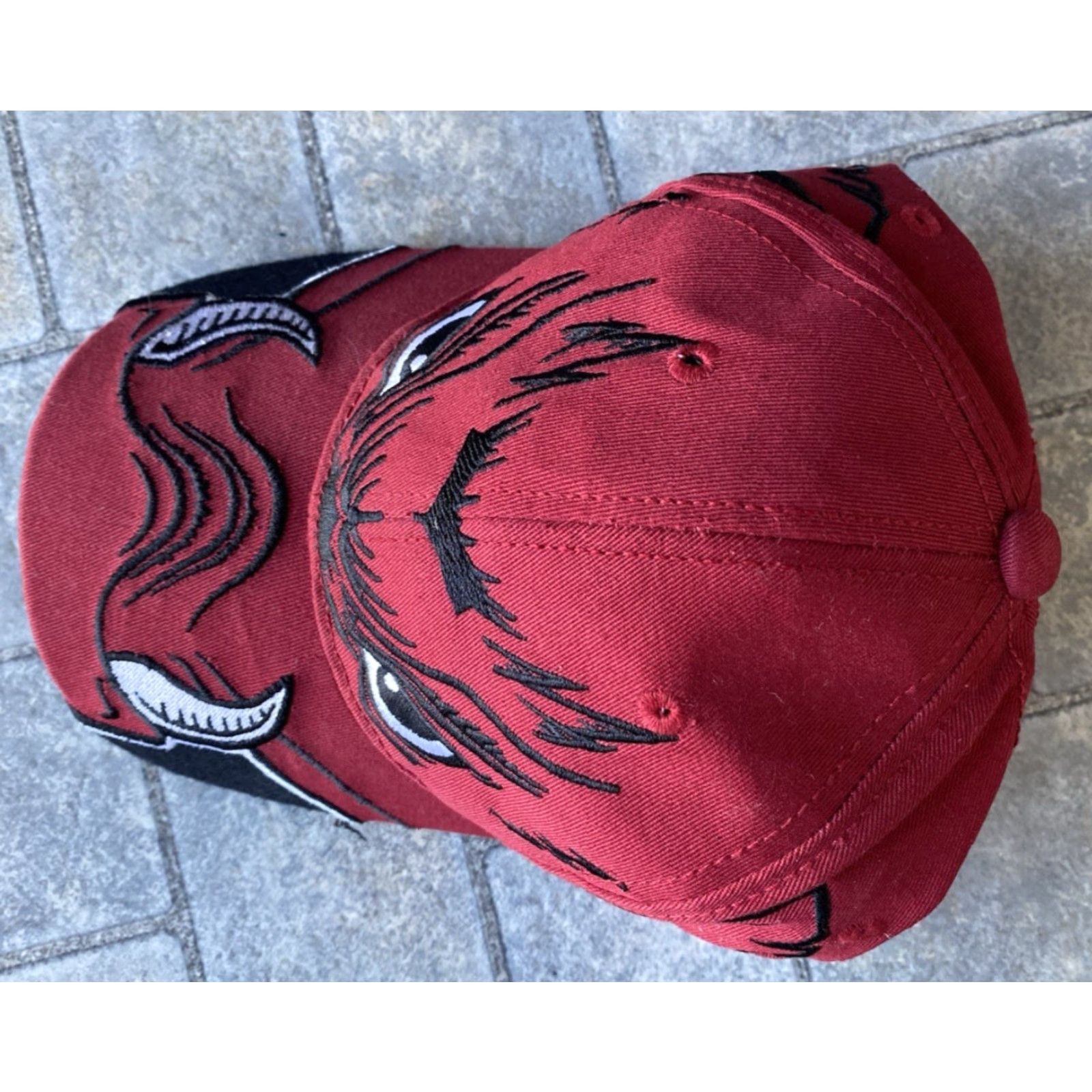 Vintage VINTAGE Arkansas Razorbacks Embroidered Face Mascot Strapback Hat - Tail Gate’N Gear - Red - One Size - Adjustable - Cotton - Men - Baseball Cap Size ONE SIZE - 4 Thumbnail