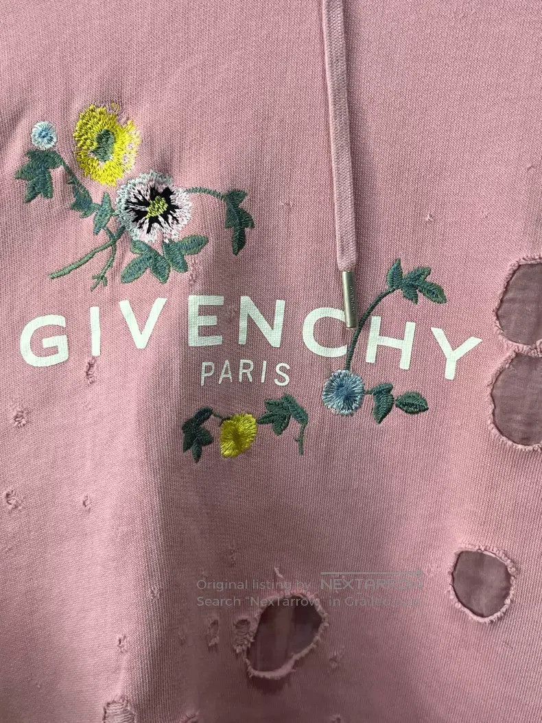 Givenchy Givenchy Embroidered hole sweater with flower pattern Size US S / EU 44-46 / 1 - 5 Thumbnail