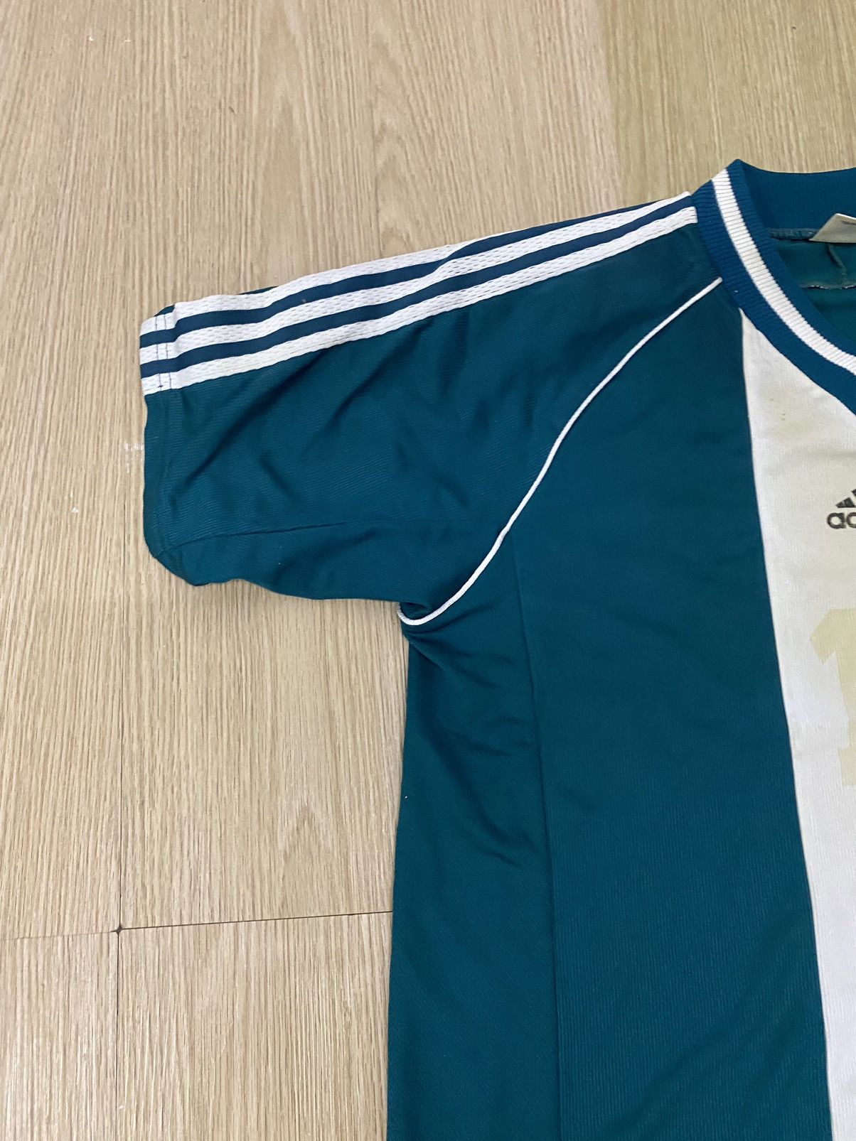 Adidas × Vintage Vintage adidas 15 jersey Size US M / EU 48-50 / 2 - 4 Thumbnail