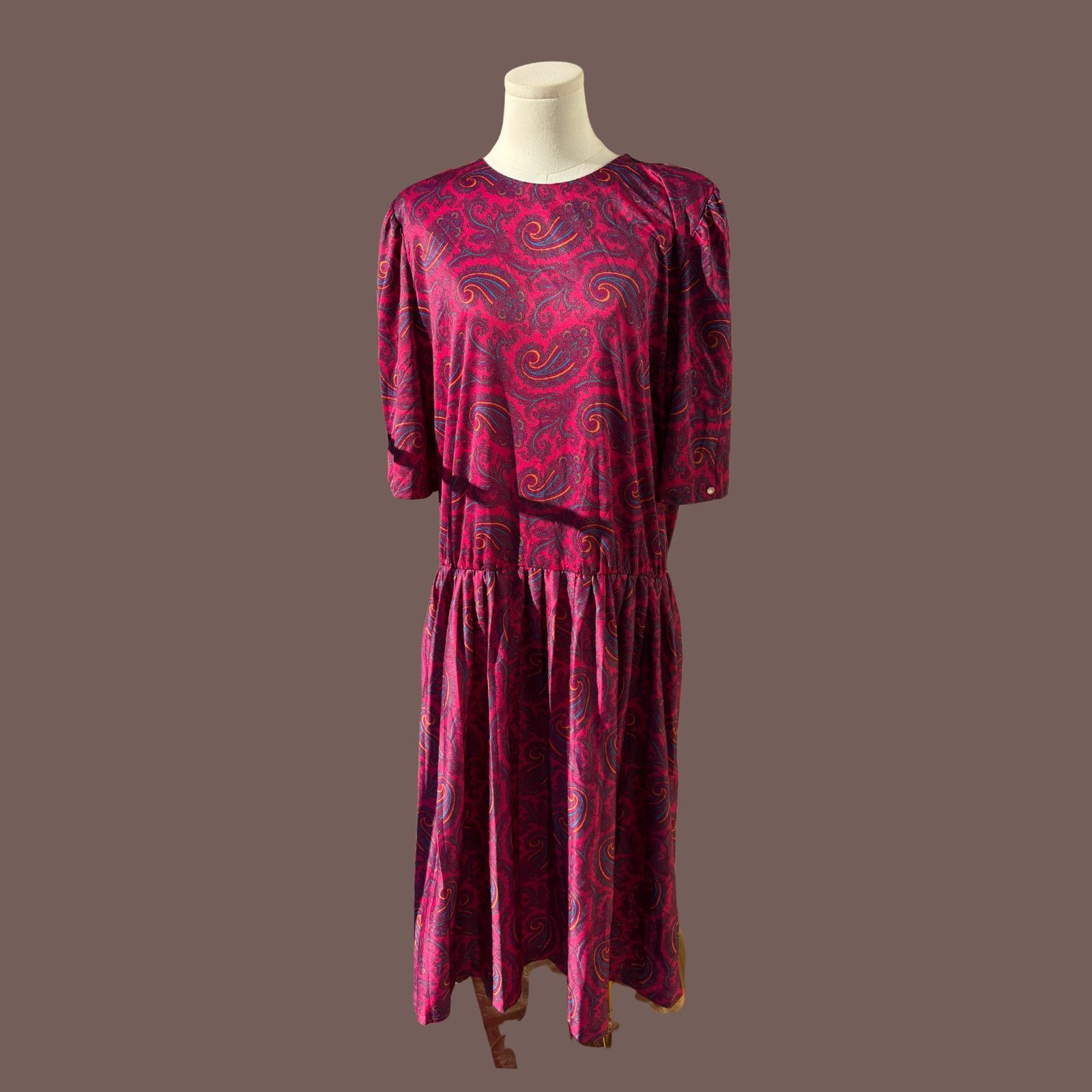 Vintage VTG Paisley Dress | Magenta Print Midi | Maximalist Size M / US 6-8 / IT 42-44 - 1 Thumbnail