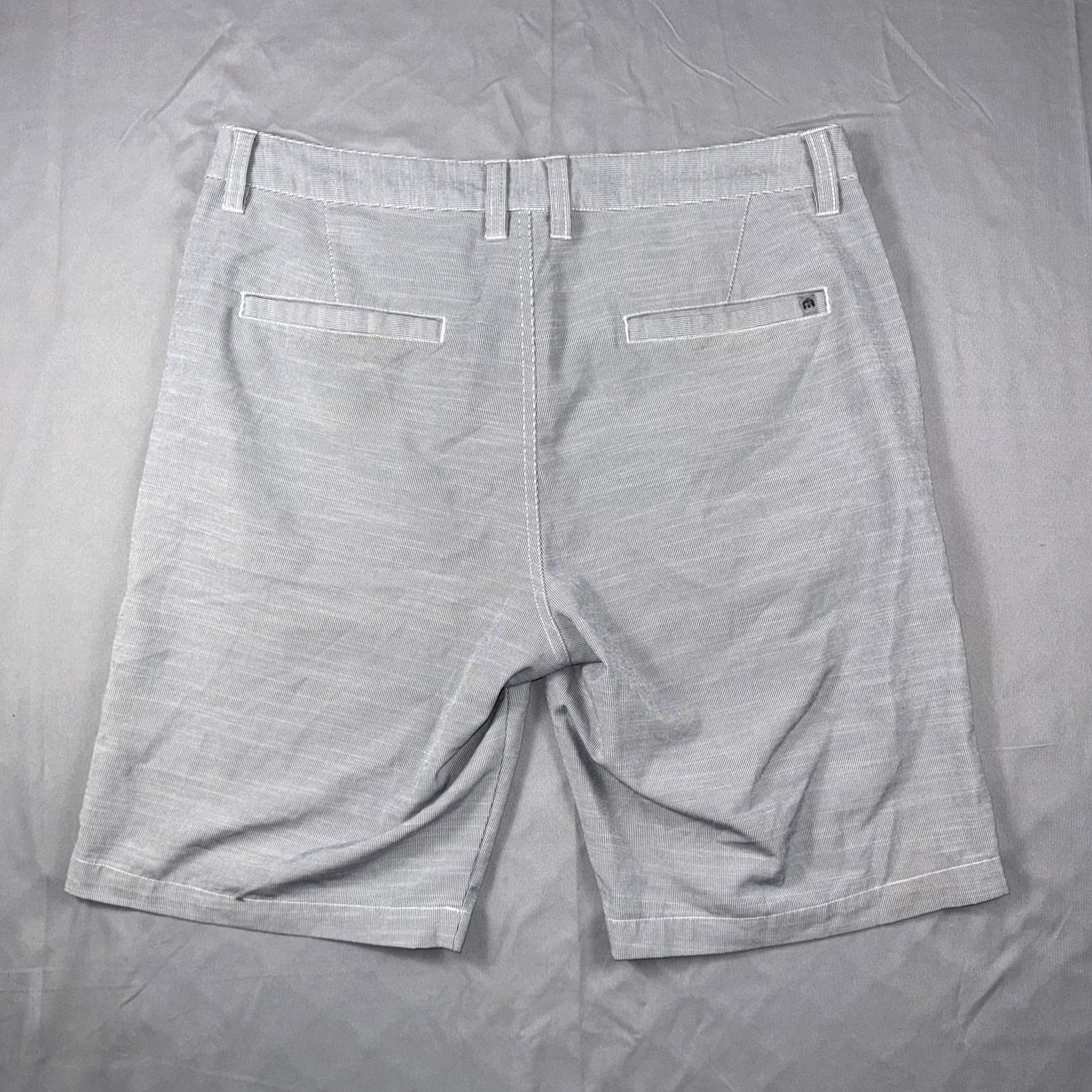 TravisMathew Travis Mathew Shorts Mens 33 Gray Stripe Tech Golf Chino Stretch Casual Summer Size US 33 - 2 Thumbnail