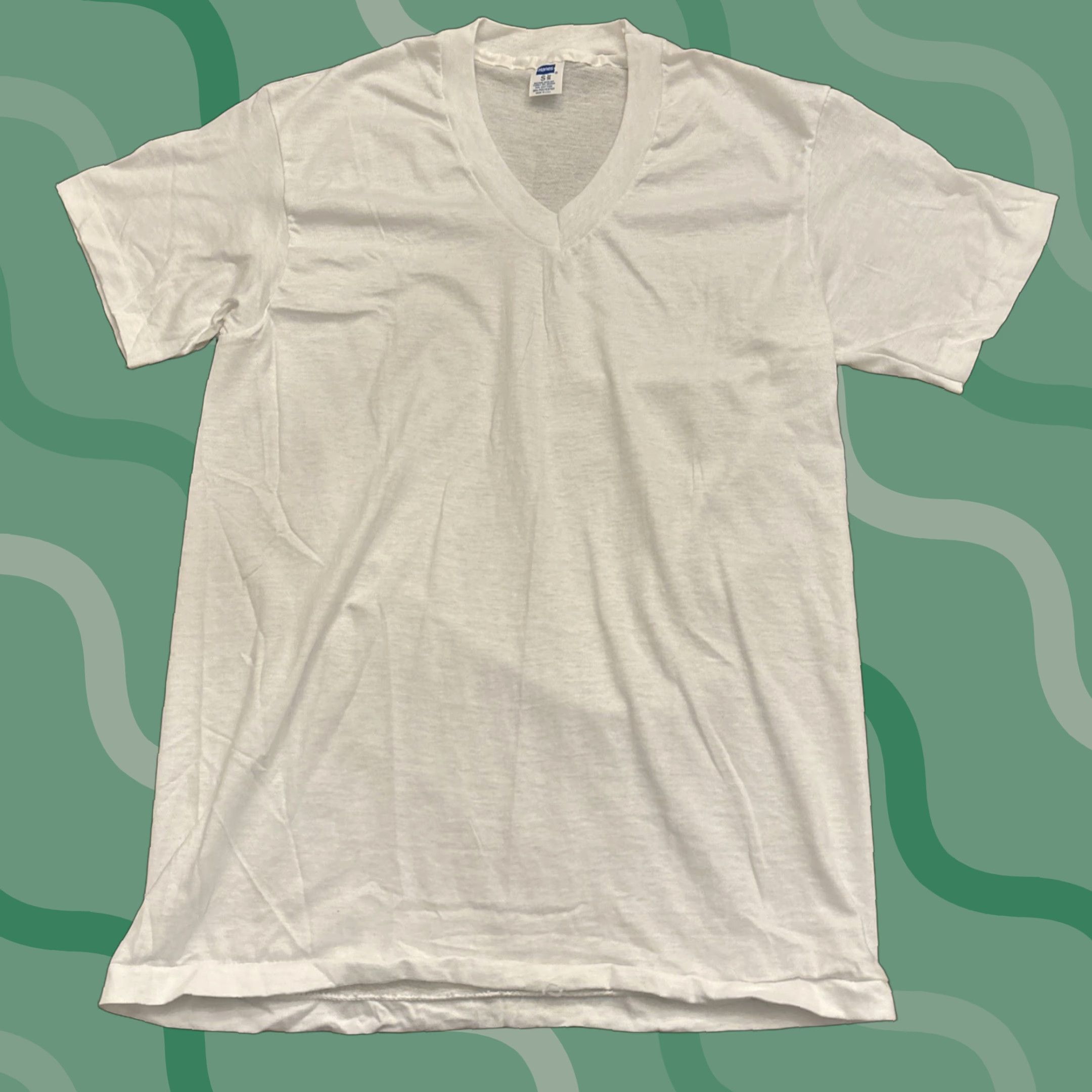 Hanes VINTAGE Hanes 1970s V Neck White T-Shirt Size S Single Stitch Mens Size US S / EU 44-46 / 1 - 1 Thumbnail