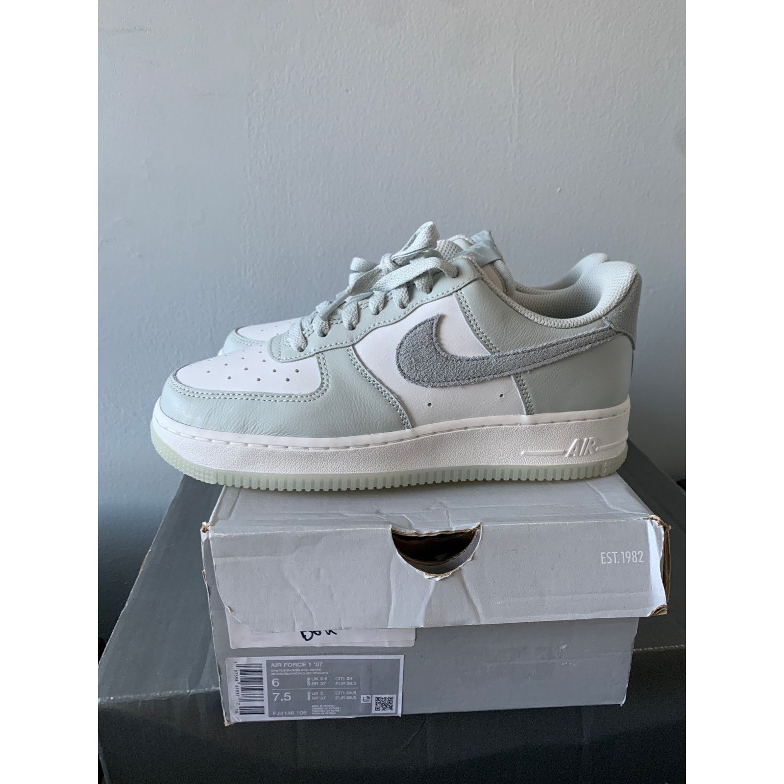 Nike Nike Air Force 1 Light Silver Pumice Size 6 NEW SHIPS NOW Size US 6 / EU 39 - 4 Thumbnail