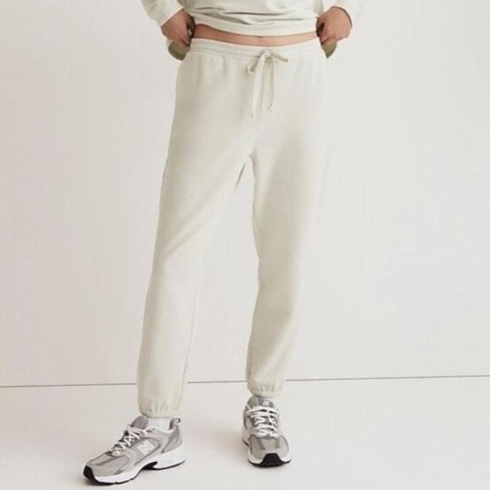 Madewell Madewell. Petite Superbrushed Easygoing Sweatpants. Size 26" / US 2 / IT 38 - 1 Thumbnail