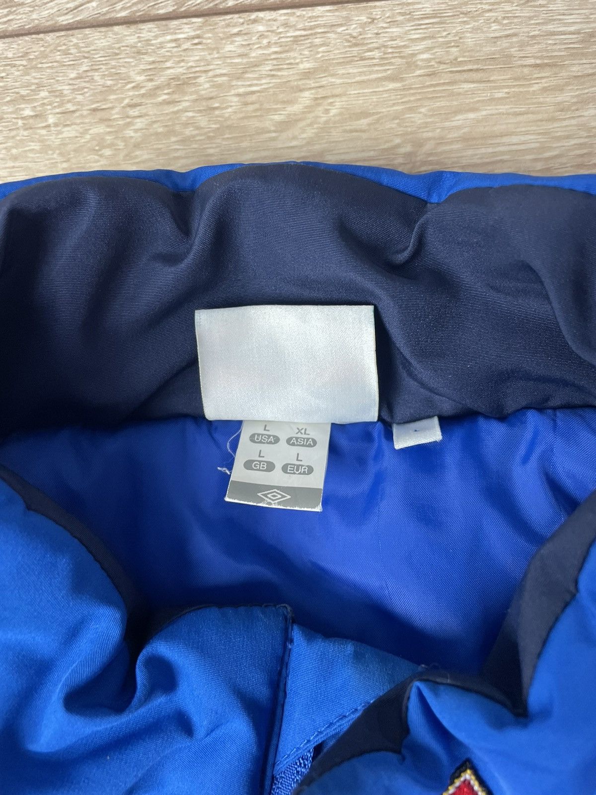 Umbro Glasgow Rangers Home football Umbro Puffer jacket L Men Size US L / EU 52-54 / 3 - 10 Thumbnail