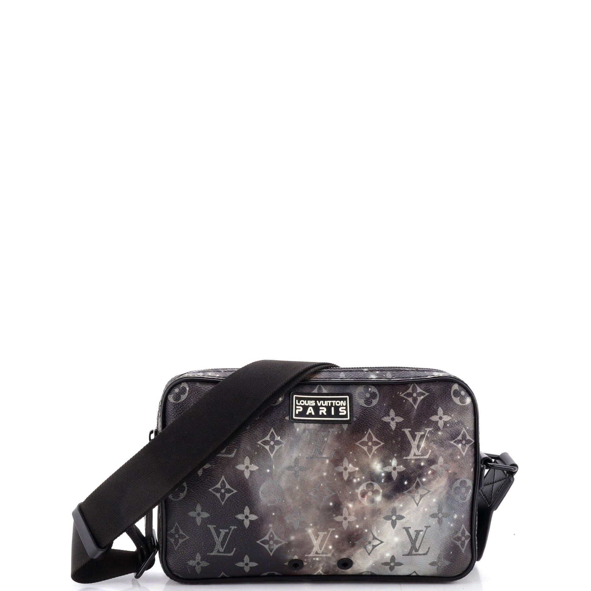 Louis Vuitton Alpha Messenger Bag Size ONE SIZE - 1 Thumbnail