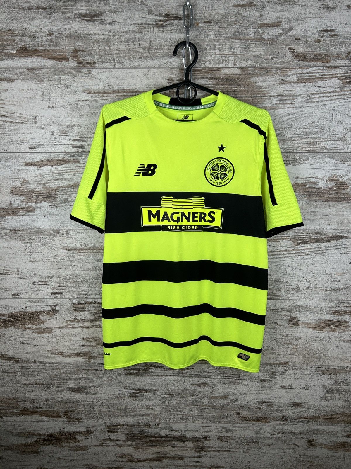New Balance Mens Vintage New Balance FC Celtic T Shirt soccer jersey tee Size US S / EU 44-46 / 1 - 1 Thumbnail