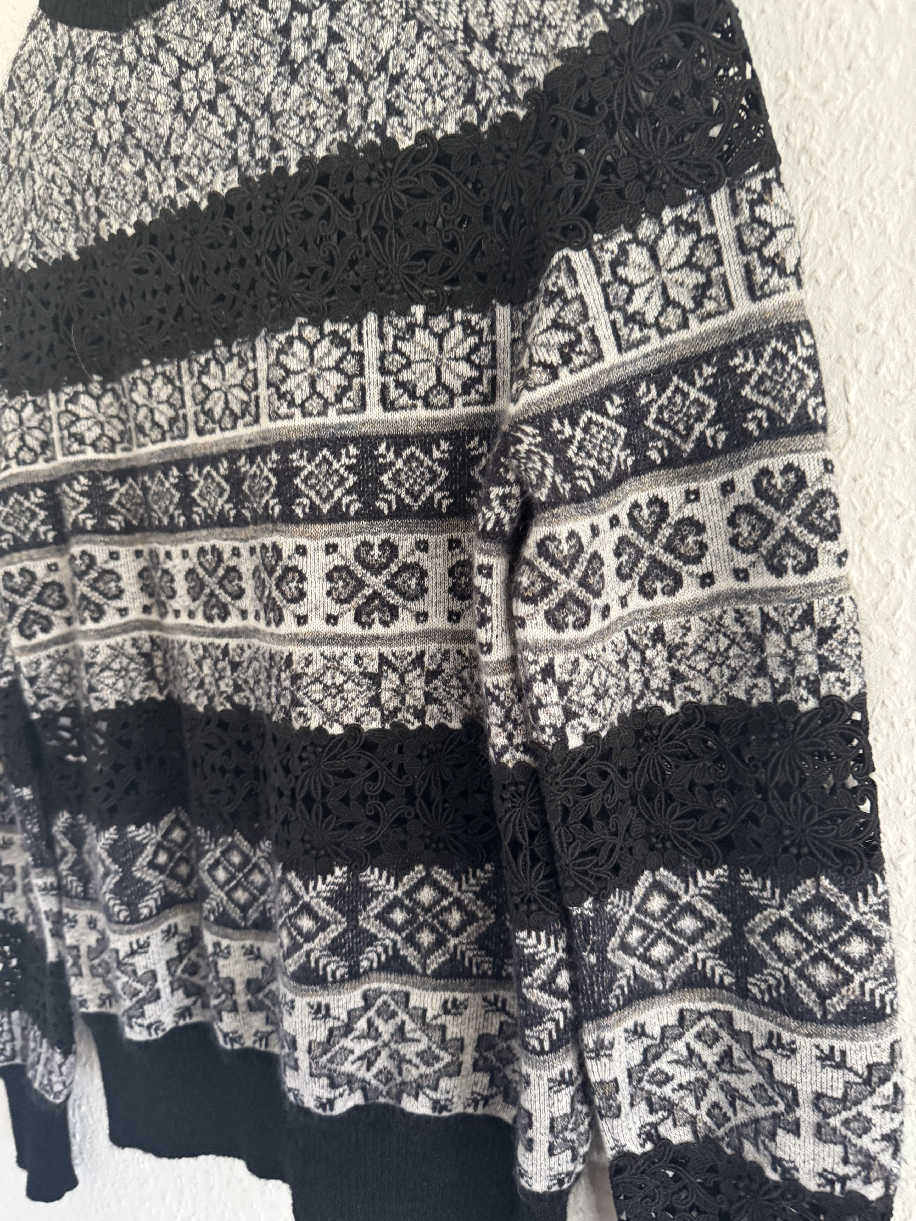 Chanel Chanel Paris-Rome Runway Lace & Cashmere Sweater Size XS / US 0-2 / IT 36-38 - 8 Thumbnail