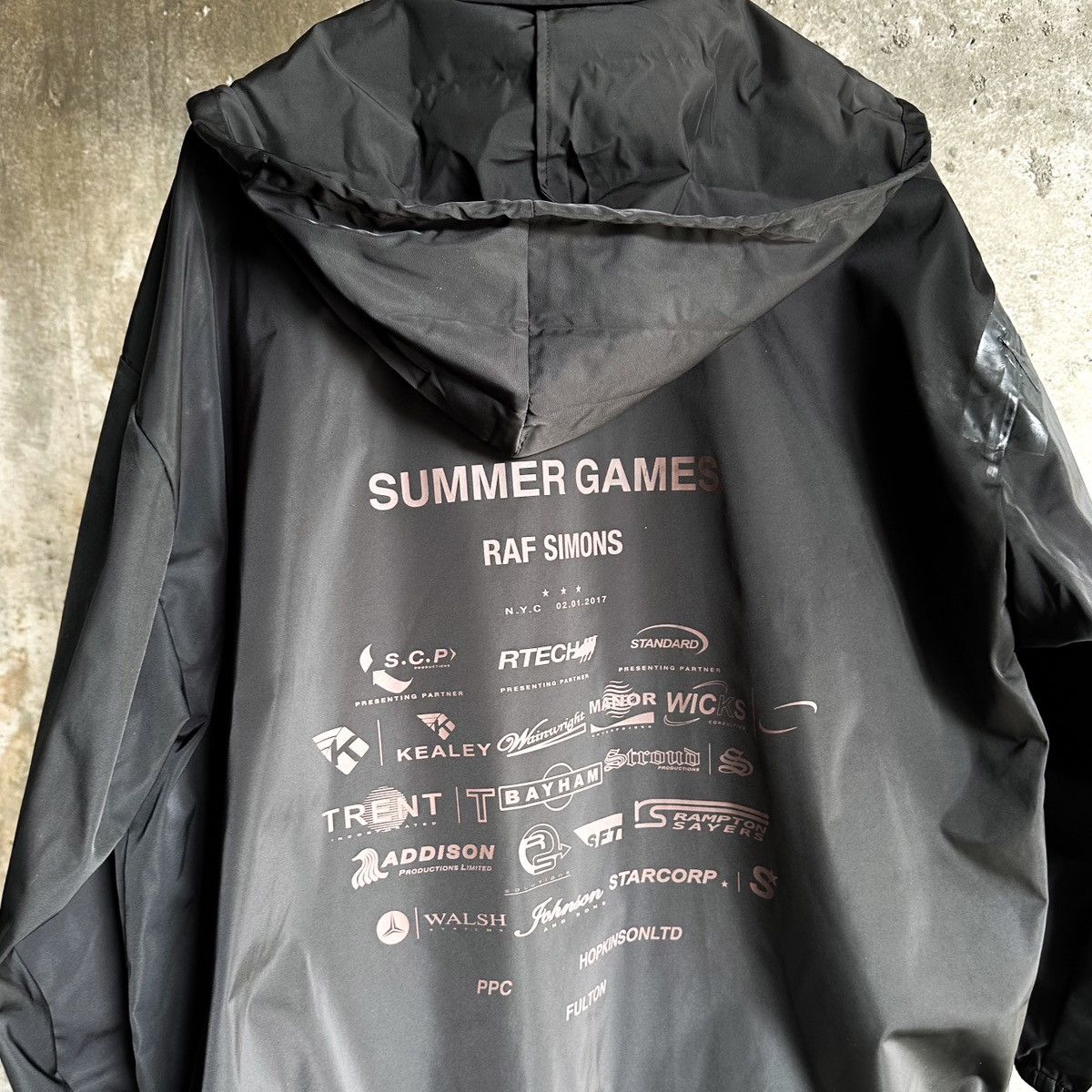 Dover Street Market × Raf Simons DSM EXCLUSIVE AW17 Summer Games Duct Tape Windbreaker Jacket Size US XL / EU 56 / 4 - 2 Thumbnail