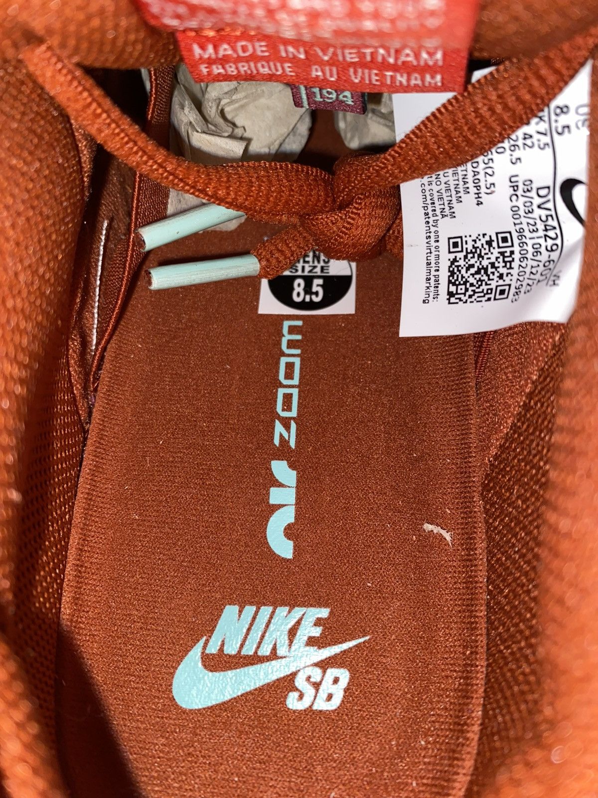 Nike Nike SB Dunk Low PRM (MYSTIC RED) Size US 8.5 / EU 41-42 - 7 Thumbnail