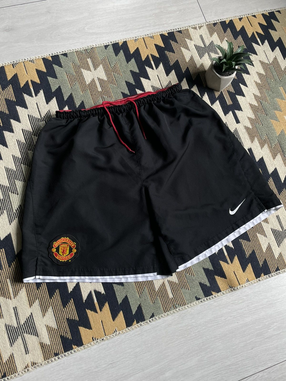 Nike × Vintage Vintage Nike Manchester United Soccer Shorts Size US 36 / EU 52 - 2 Thumbnail