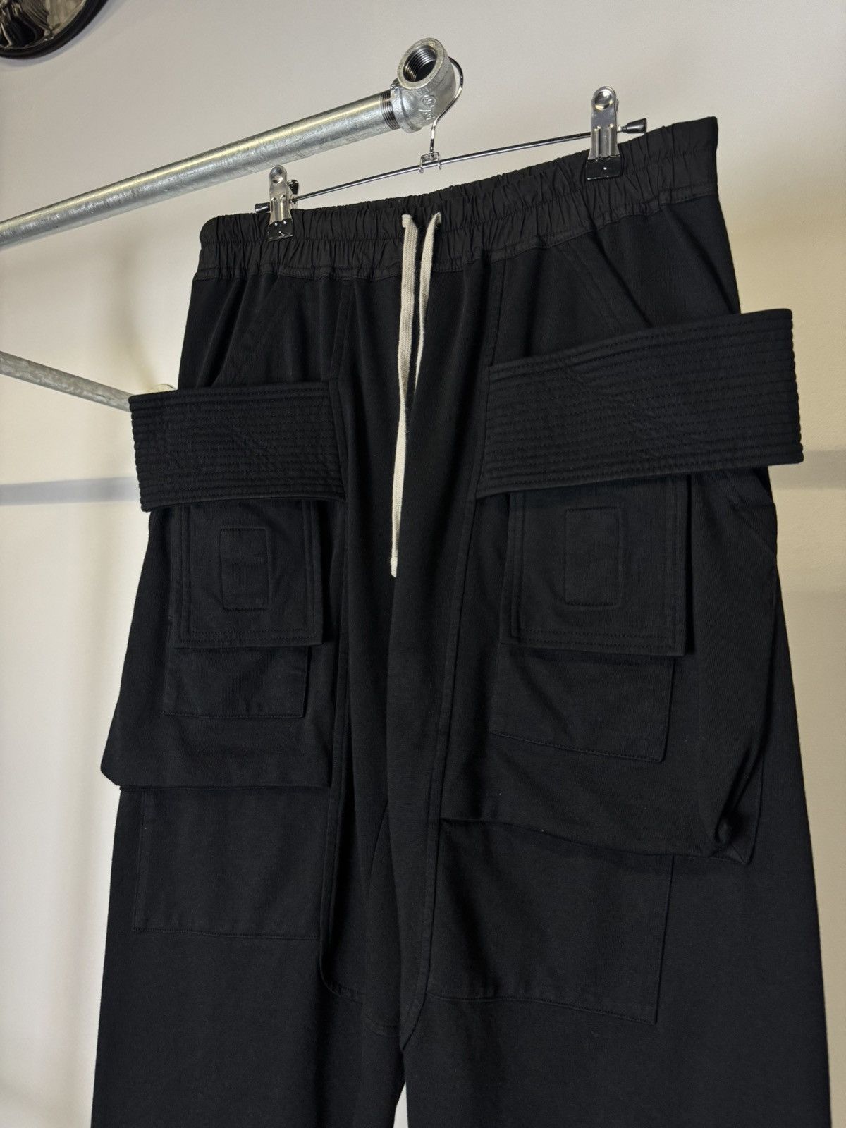 Rick Owens Rick owens cropped creatch cargo sweatpants Size US 30 / EU 46 - 2 Thumbnail