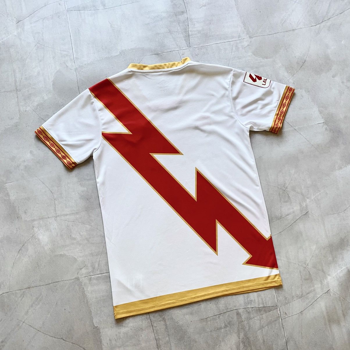 Umbro Rayo Vallecano 2023/24 Home LaLiga Shirt T-Shirt Jersey Size US S / EU 44-46 / 1 - 6 Thumbnail