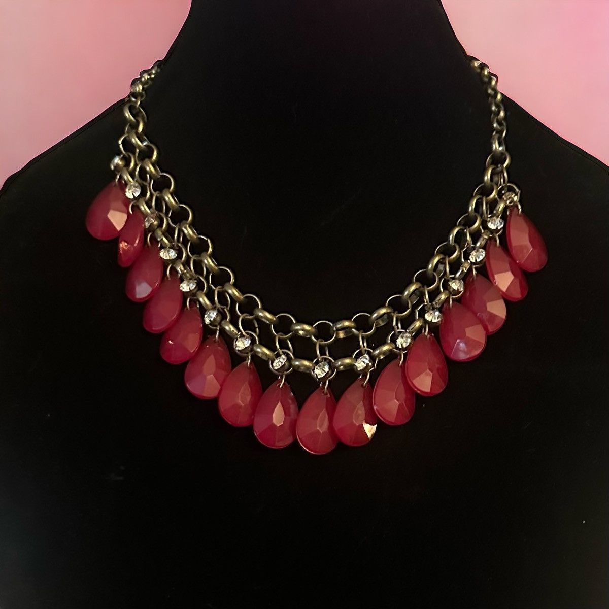 Other Bronze tone cranberry teardrop dangle statement necklace Size ONE SIZE - 1 Thumbnail