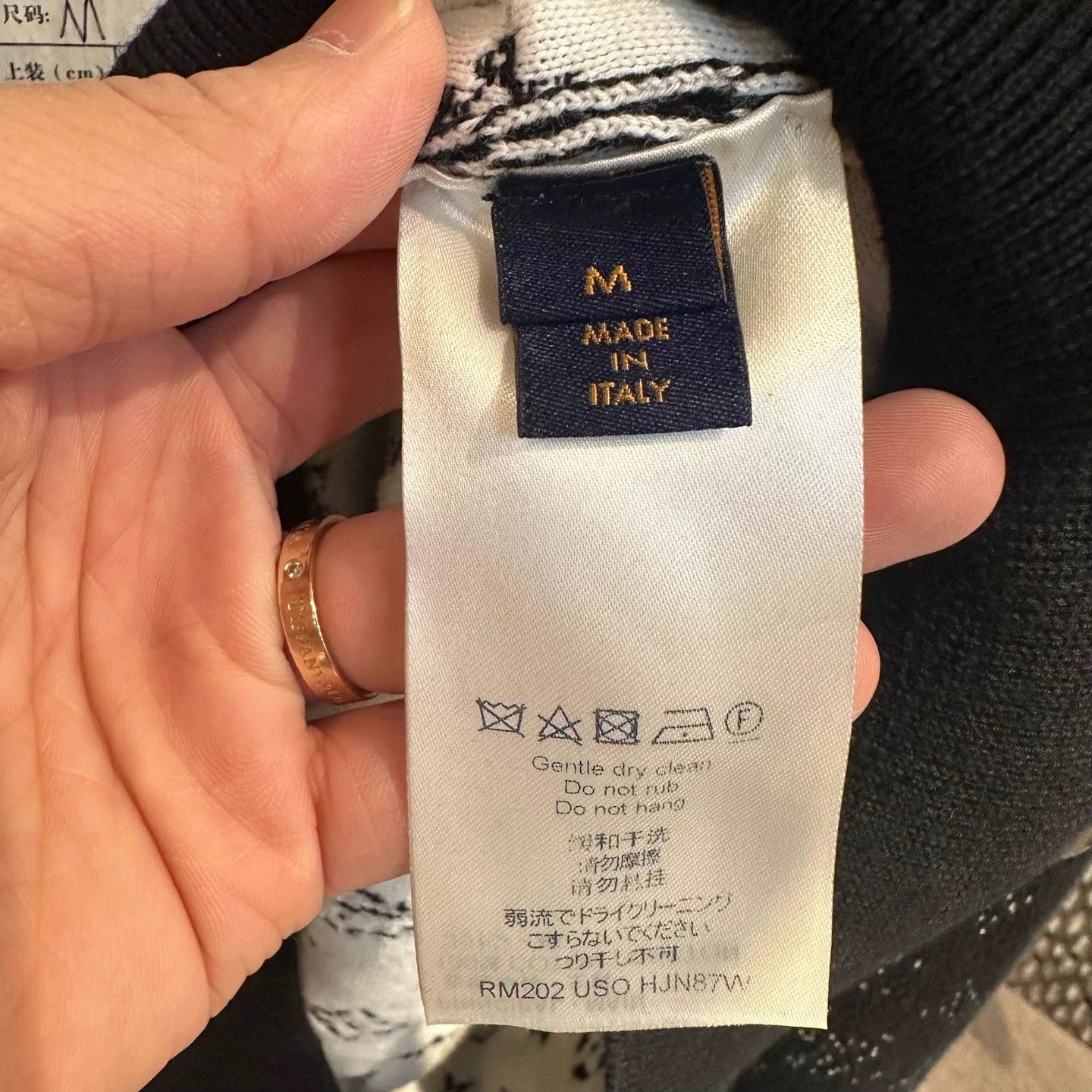 Louis Vuitton LV black gradient all-over monogram knit sweater M Size US M / EU 48-50 / 2 - 6 Thumbnail