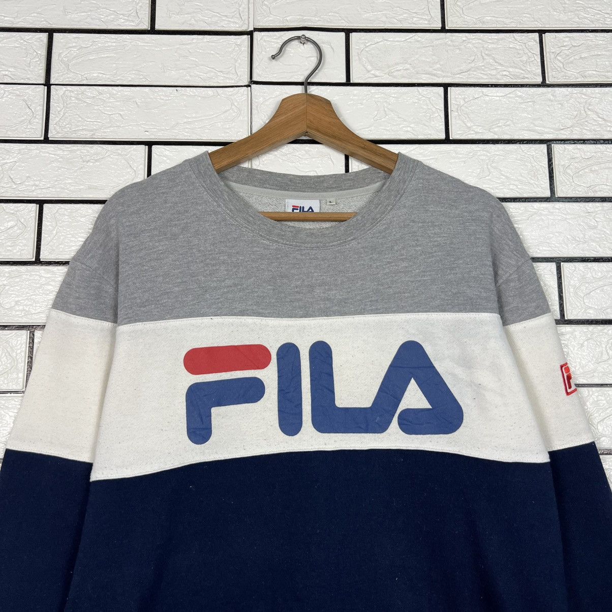 Fila FILA Big Logo Colorblock Crewneck Sweatshirt #4271-C194 Size US L / EU 52-54 / 3 - 2 Thumbnail