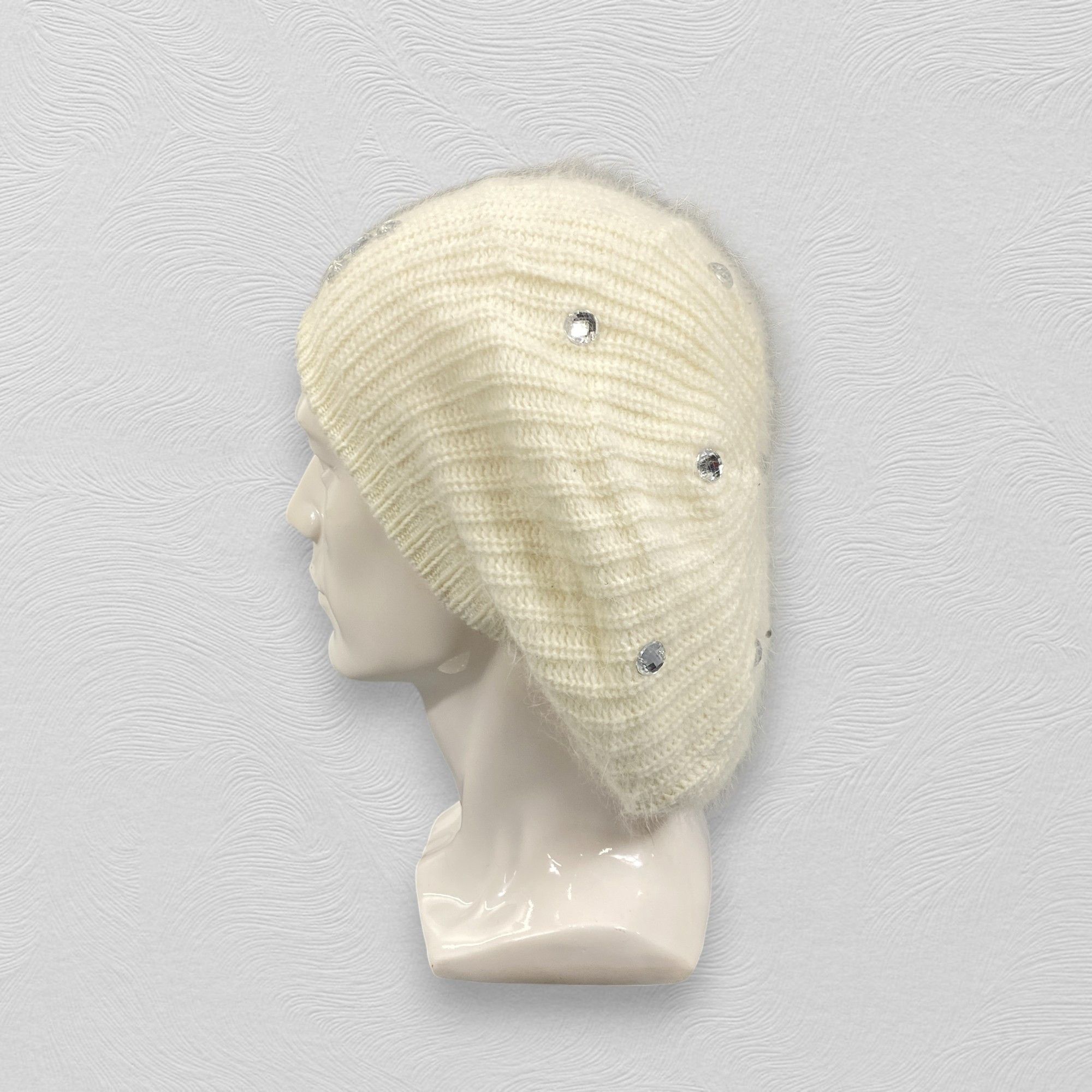 Japanese Brand White Knit Baret With Diamond -BN876 Size ONE SIZE - 1 Thumbnail