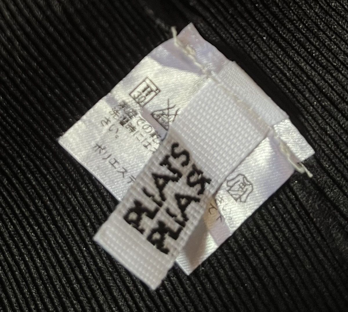 Pleats Please Issey Miyake *FINAL DROP* TAX FREE 🇺🇸 issey miyake pleats black polo Size S / US 4 / IT 40 - 4 Thumbnail