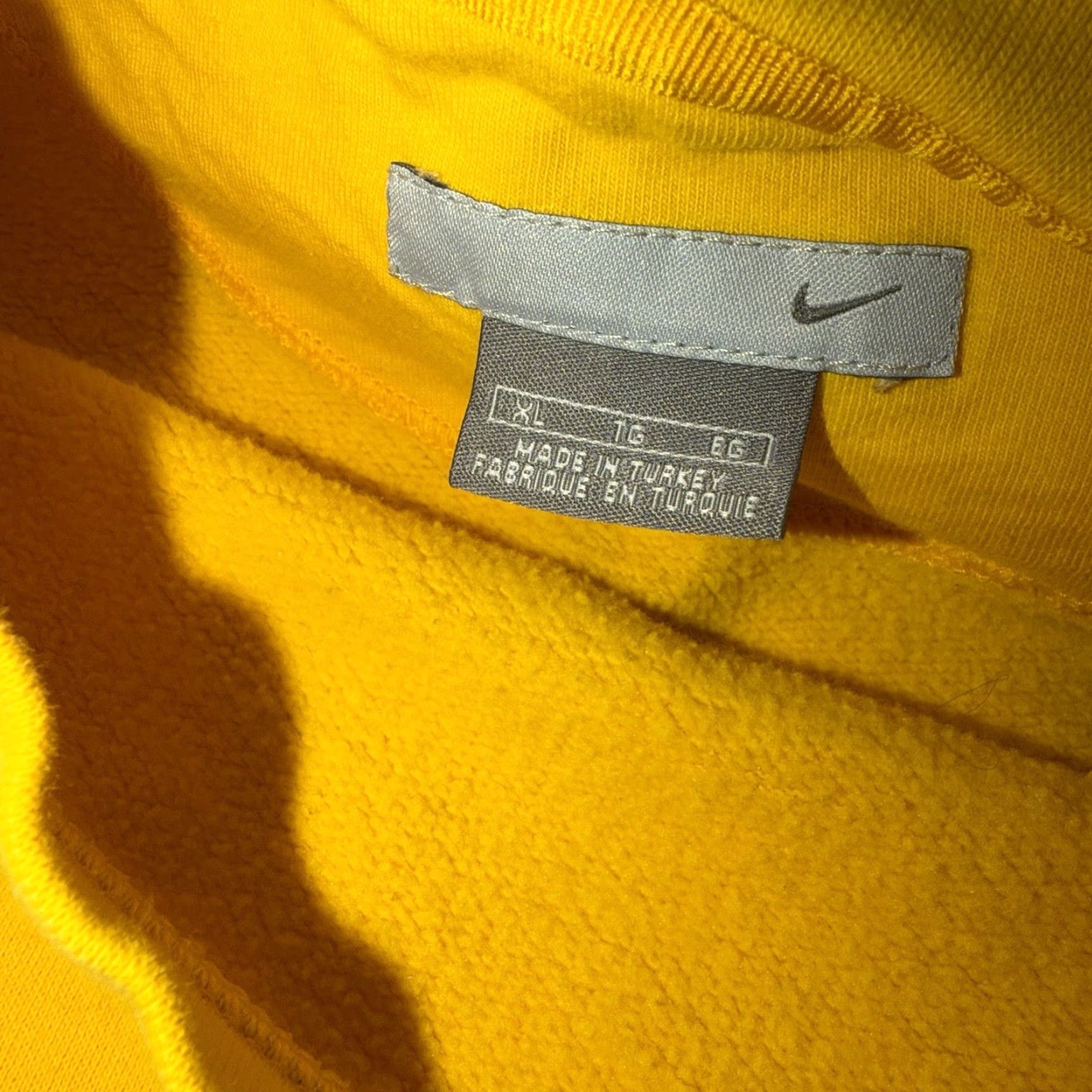 Nike VINTAGE Nike Sweatshirt Crewneck Mens XL Yellow 2000s Y2K Silver Tag Mini Swoosh Size US XL / EU 56 / 4 - 4 Thumbnail