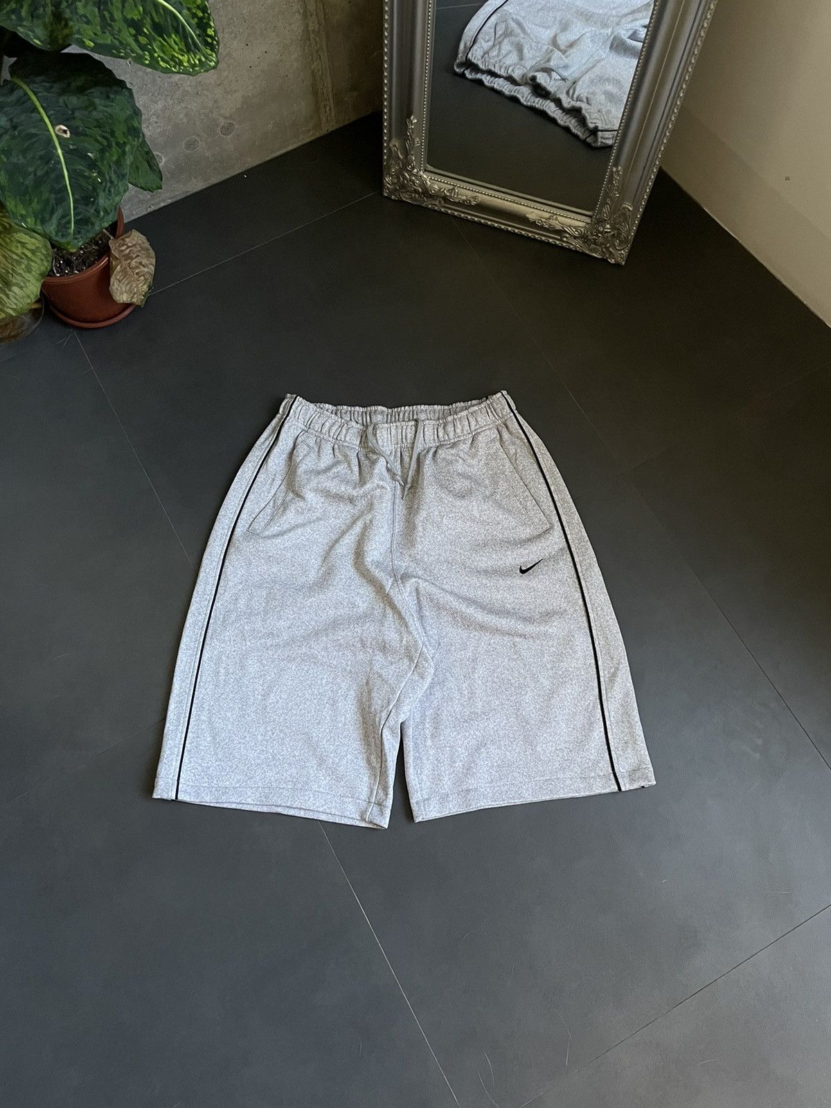 Nike RARE Vintage 90s Nike Made In Japan Swoosh Shorts Sz XL Y2k Size US 32 / EU 48 - 1 Thumbnail