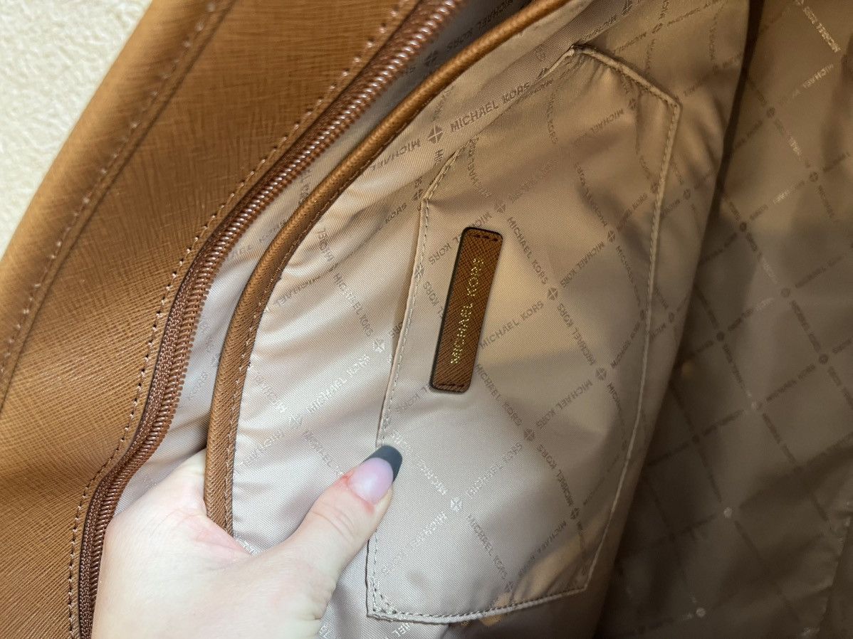 Michael Kors Michael Kors Leather Brown Purse Size ONE SIZE - 6 Thumbnail