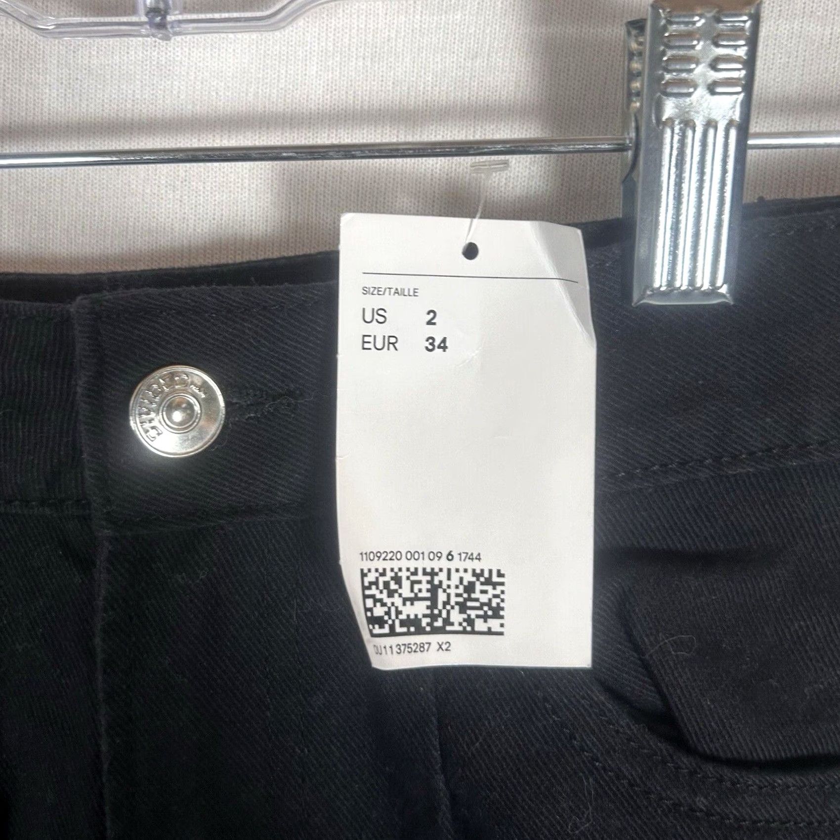 H&M Divided by H&M Mom Shorts Womens Size 2 Black High Rise 5 Pockets 3" Inseam Shorts Size 26" / US 2 / IT 38 - 2 Thumbnail