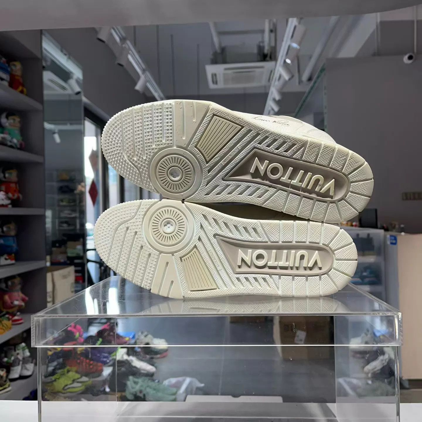 Louis Vuitton LV Trainer Beige Suede New Velcro 41 Mint (Box & Dust) Size US 8 / EU 41 - 7 Thumbnail