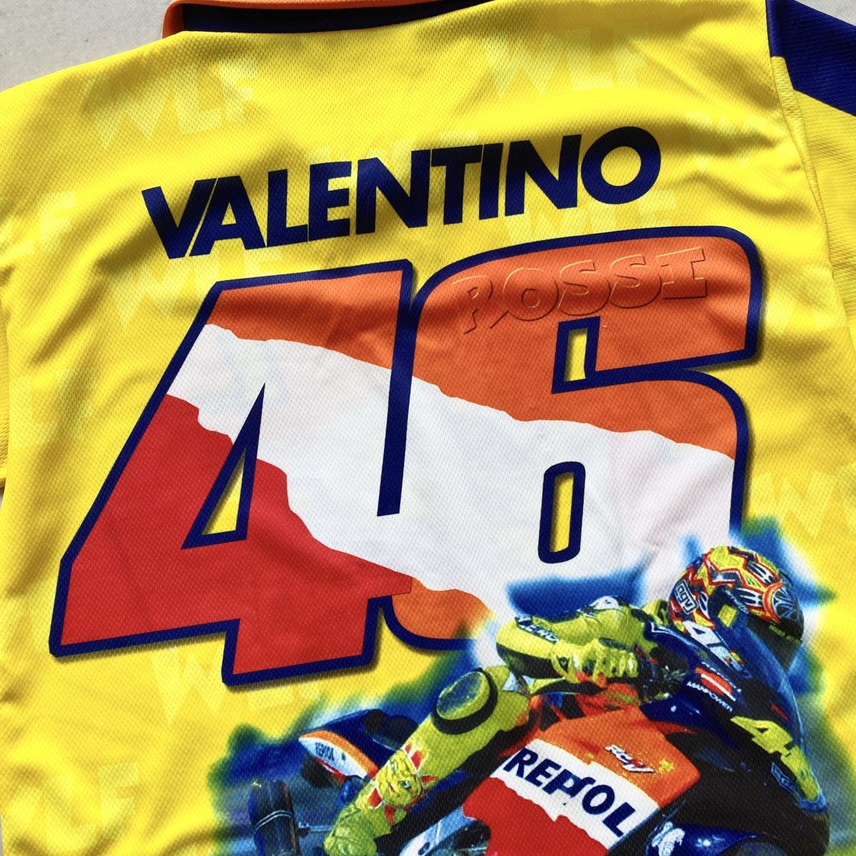 Vintage Vintage Valentino Rossi 46 The Doctor All Over Print T-shirt Size US S / EU 44-46 / 1 - 7 Thumbnail