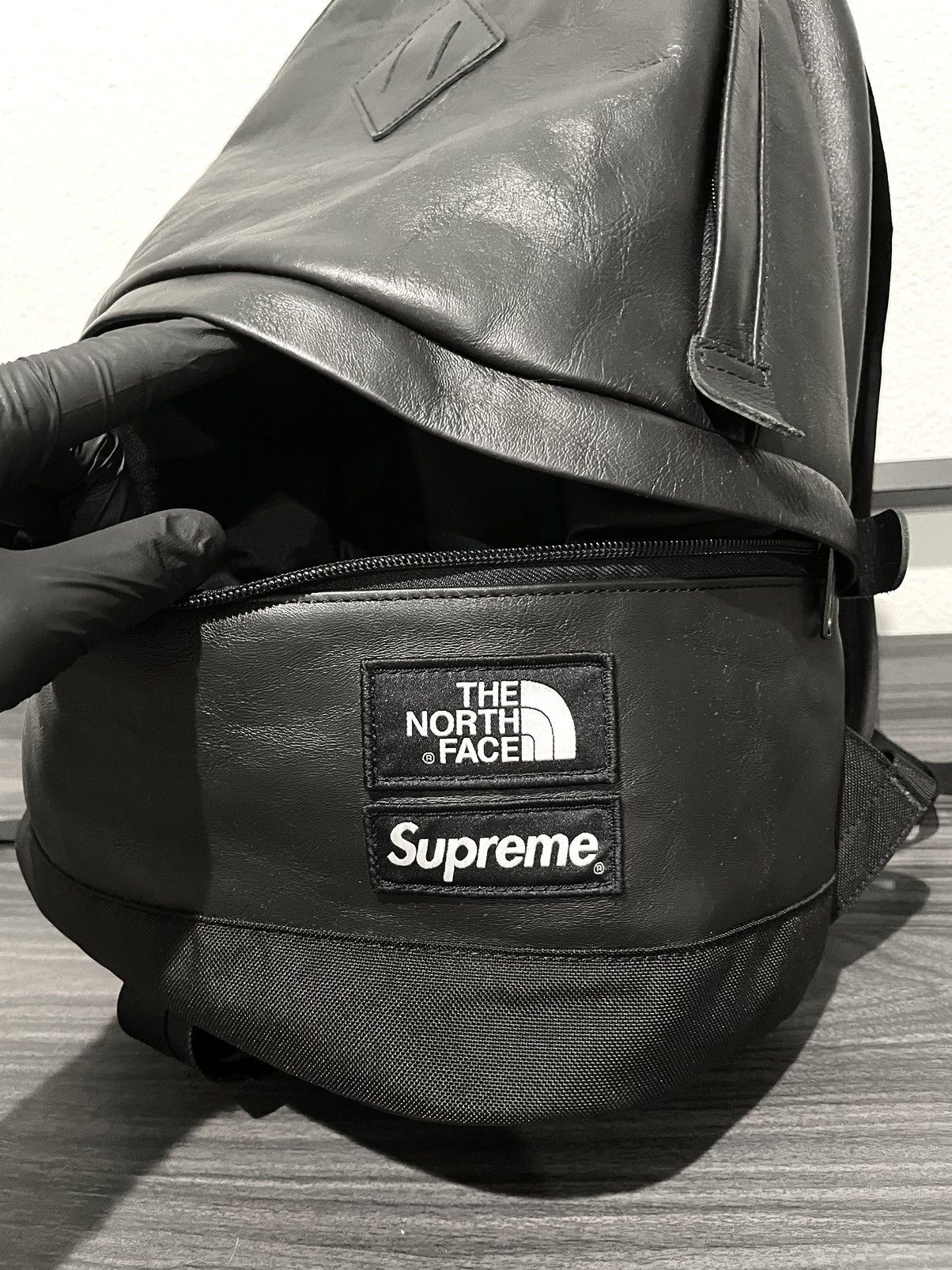 Supreme × The North Face FW17 Supreme x The North Face Leather Day Pack backpack bag Size ONE SIZE - 3 Thumbnail