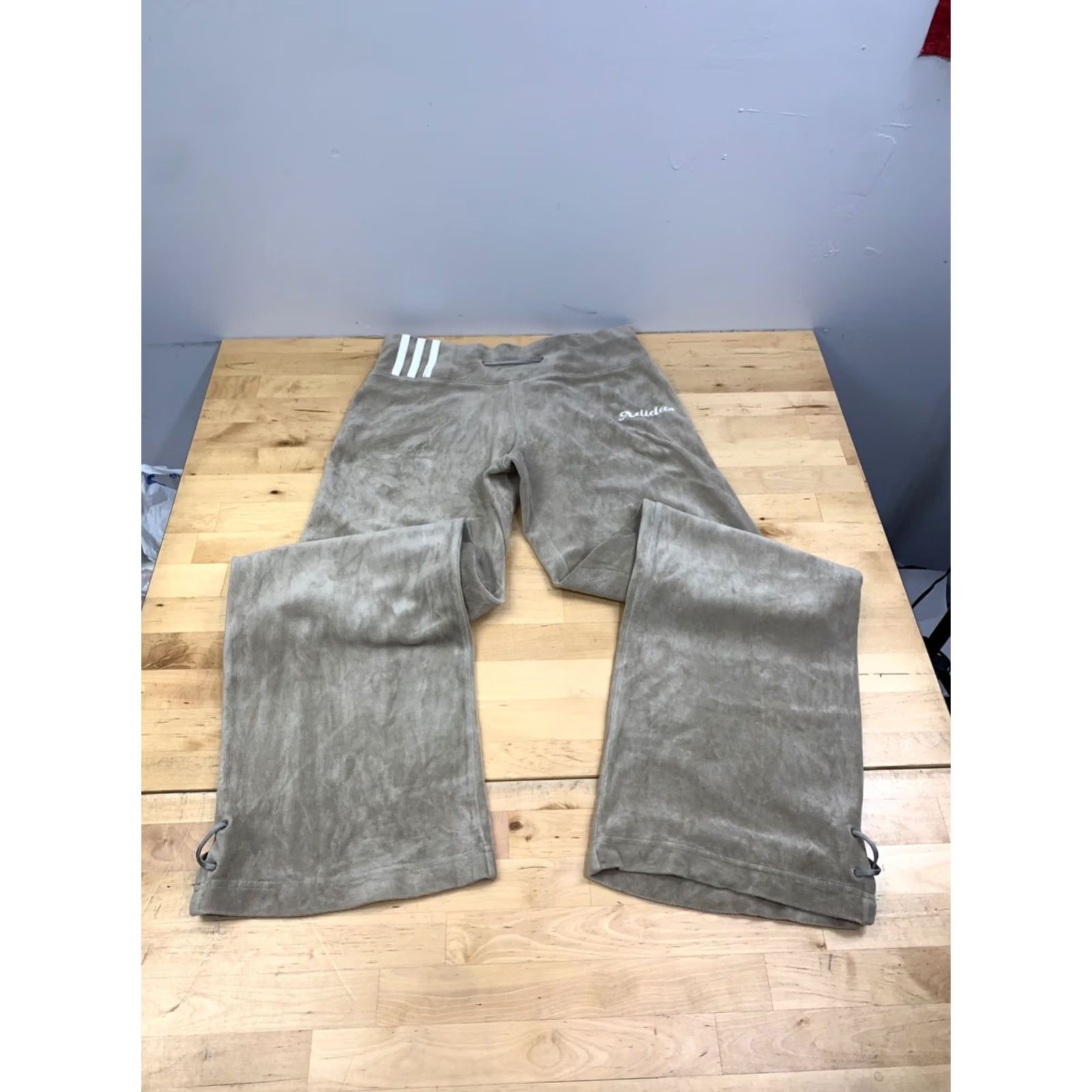 Adidas VINTAGE adidas Velour Track Pants Women S Tan Y2K Baggy 13137 Size 28" / US 6 / IT 42 - 5 Thumbnail