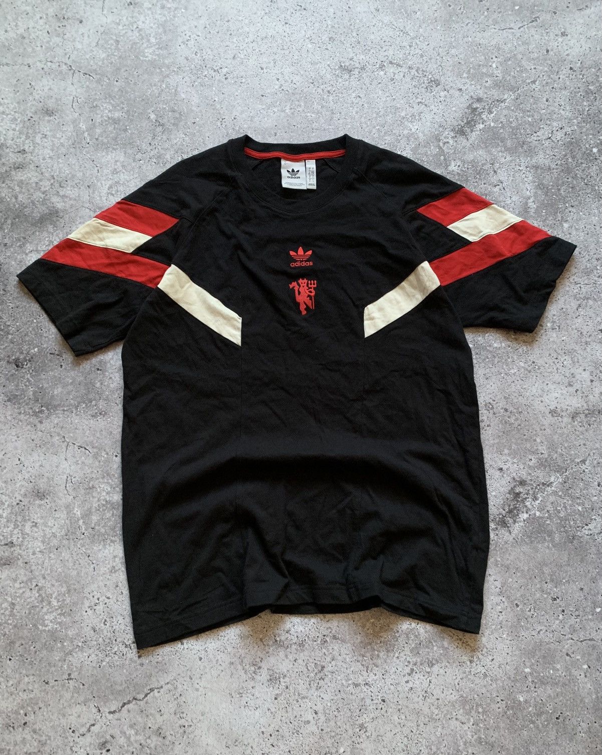 Adidas 🔥ADIDAS MANCHESTER UNITED BLOCKCORE RETRO STYLE T-SHIRT Size US L / EU 52-54 / 3 - 2 Thumbnail