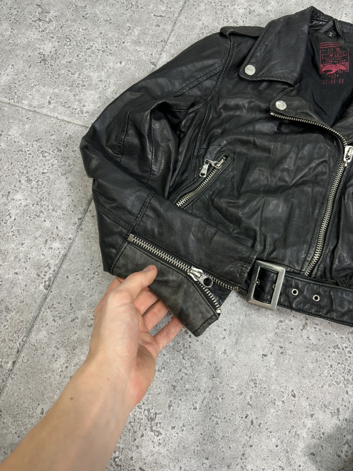 Japanese Brand × Vintage 2000s Japan Cropped Faded Distressed Leather Bomber Jacket Size S / US 4 / IT 40 - 8 Thumbnail