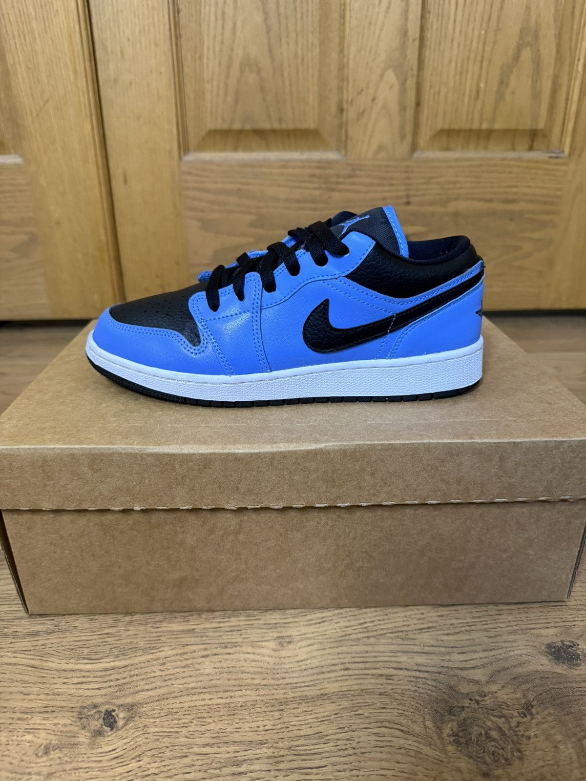 Jordan Brand Air Jordan 1 low SE “University blue” Size 6y Size US 6 / EU 39 - 1 Thumbnail
