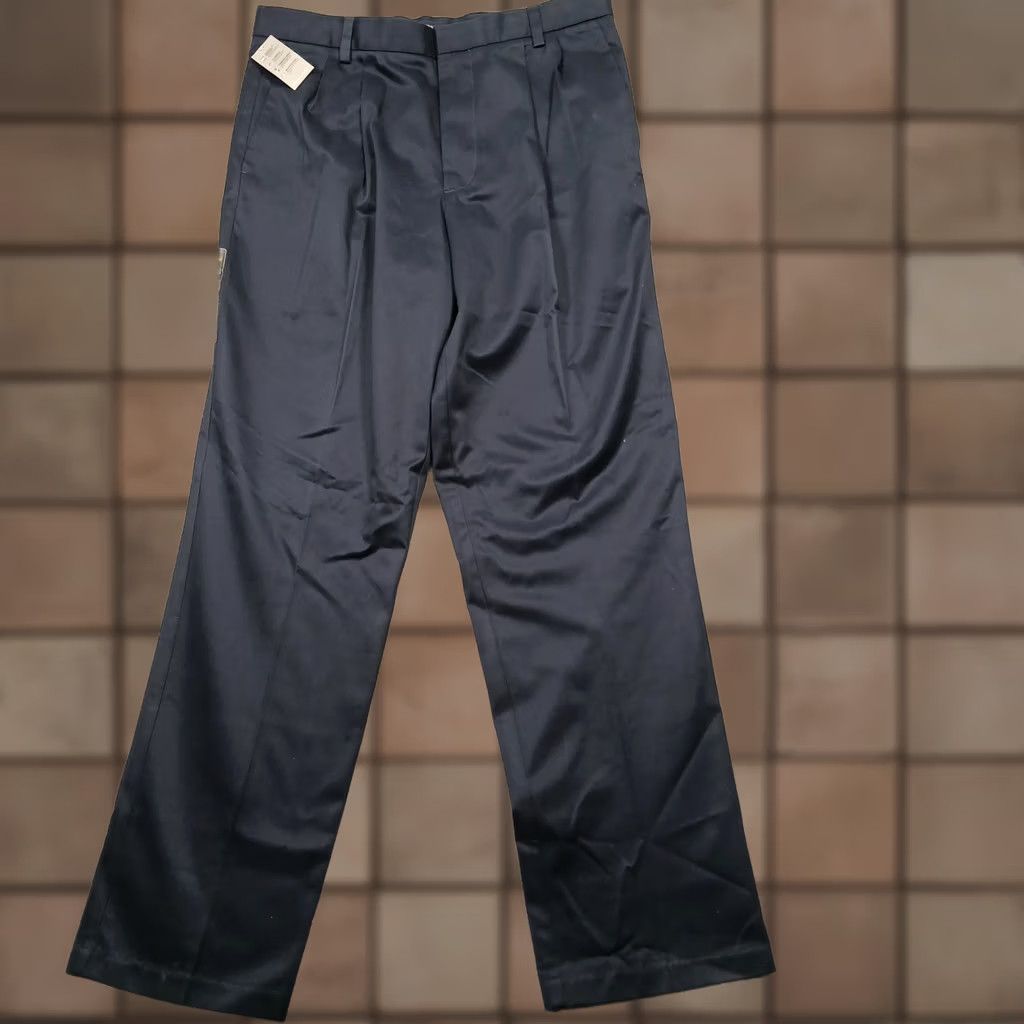 Dockers Dockers D3 Classic Fit Pleated Khaki Pants Men 36x34 Navy NWT Size US 36 / EU 52 - 1 Thumbnail