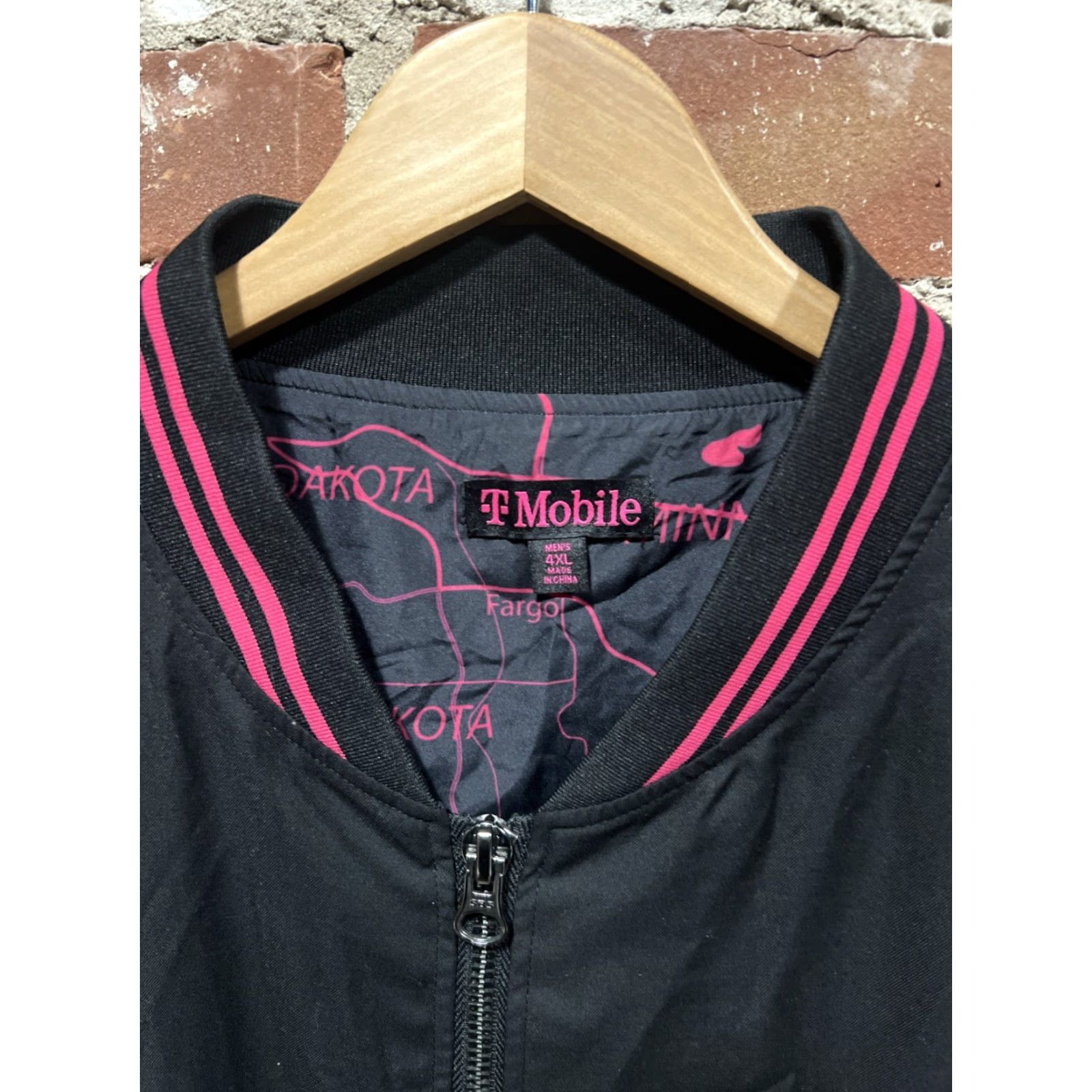Pinko T-Mobile 4XL Zip Jacket Black Pink Map Employee Uniform Issue Jacket Men Size 4XL Colorful Full Zip Size US XXL / EU 58 / 5 - 2 Thumbnail