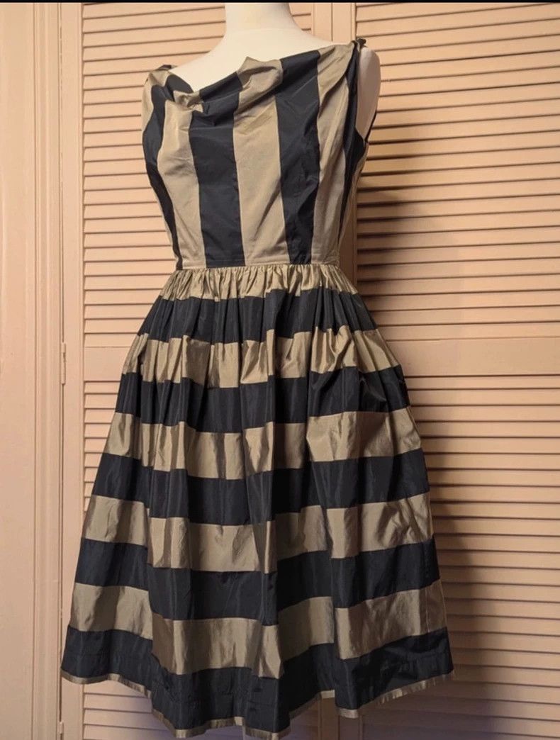 Vivienne Westwood Vivienne Westwood Weekend holiday dress Size M / US 6-8 / IT 42-44 - 1 Thumbnail