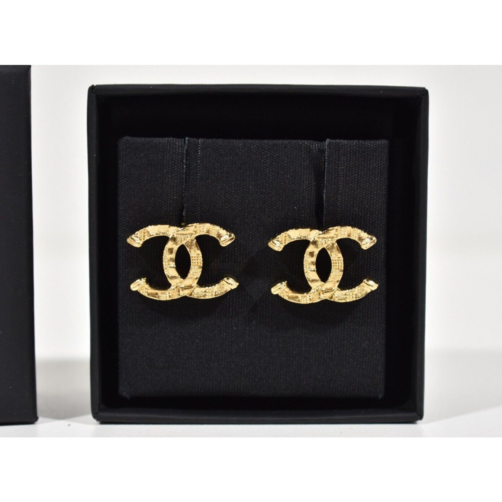 Chanel Chanel Gold Hammered Interlocking Statement Stud Earrings Size ONE SIZE - 6 Thumbnail