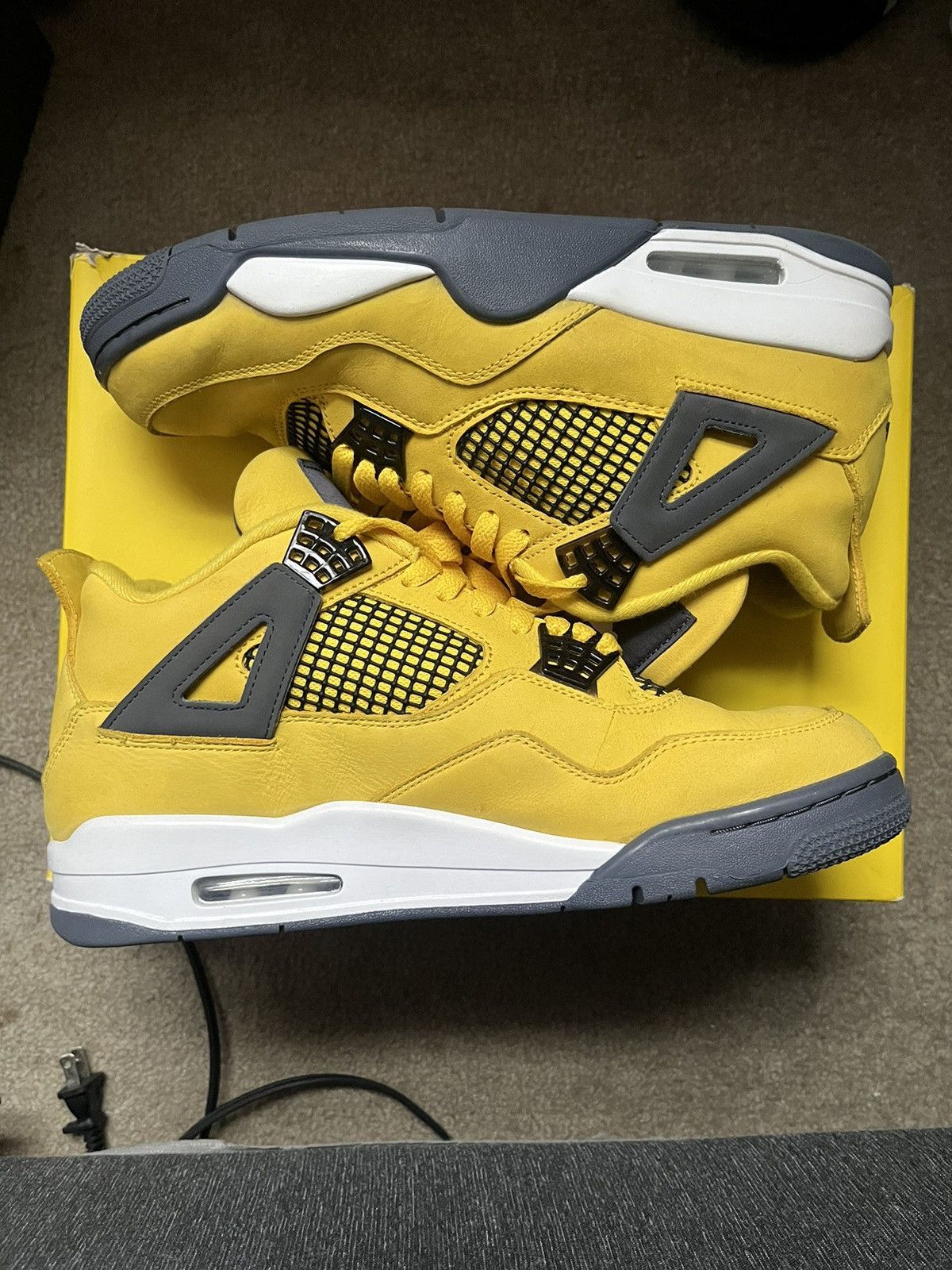 retail jordan 4 lightning