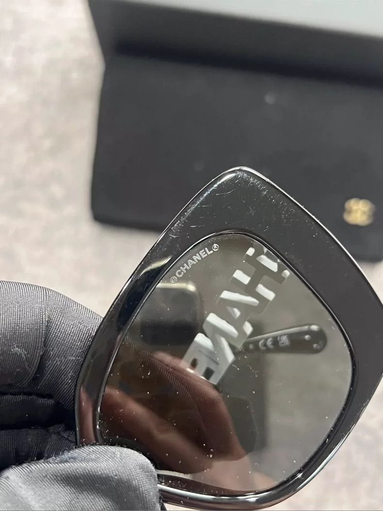 Chanel Chanel Black and white side rhinestone slogan sunglasses Size ONE SIZE - 2 Thumbnail
