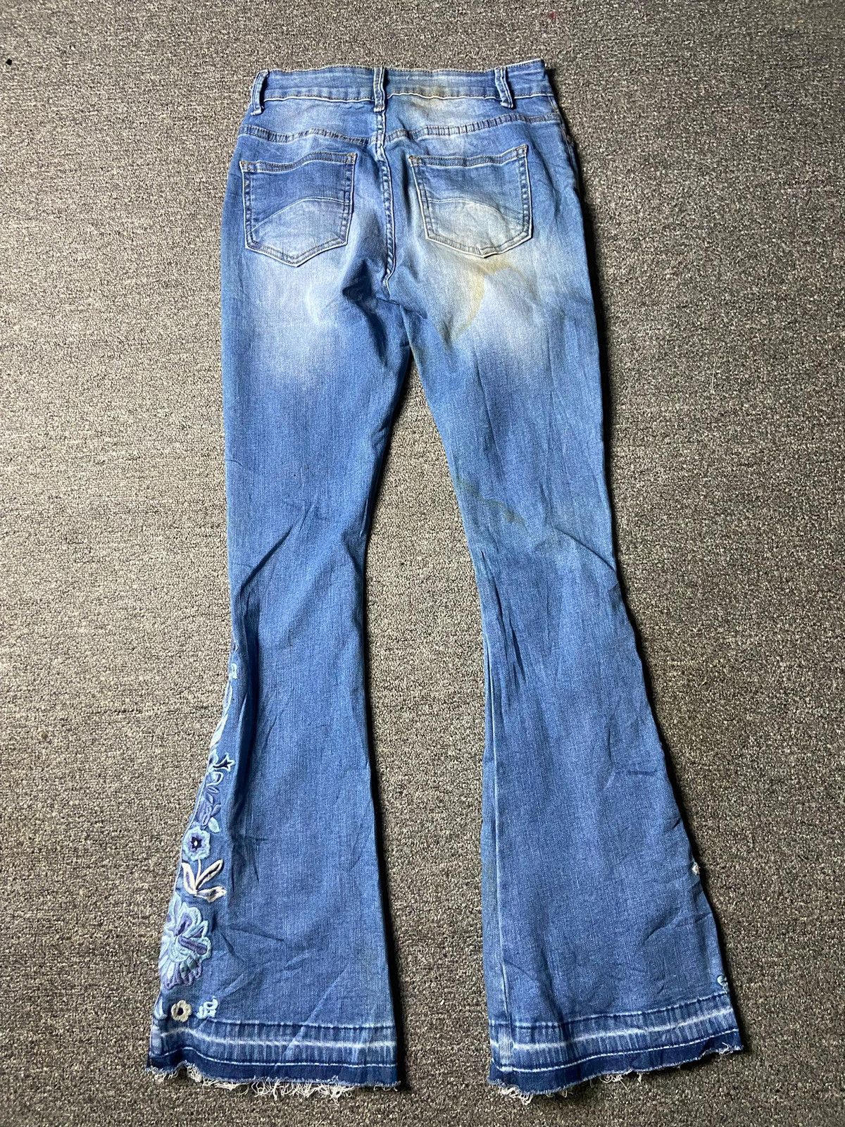 Japanese Brand FASHION Japanese Brand Embroidered Bootcut Jeans (162) Size 26" / US 2 / IT 38 - 2 Thumbnail