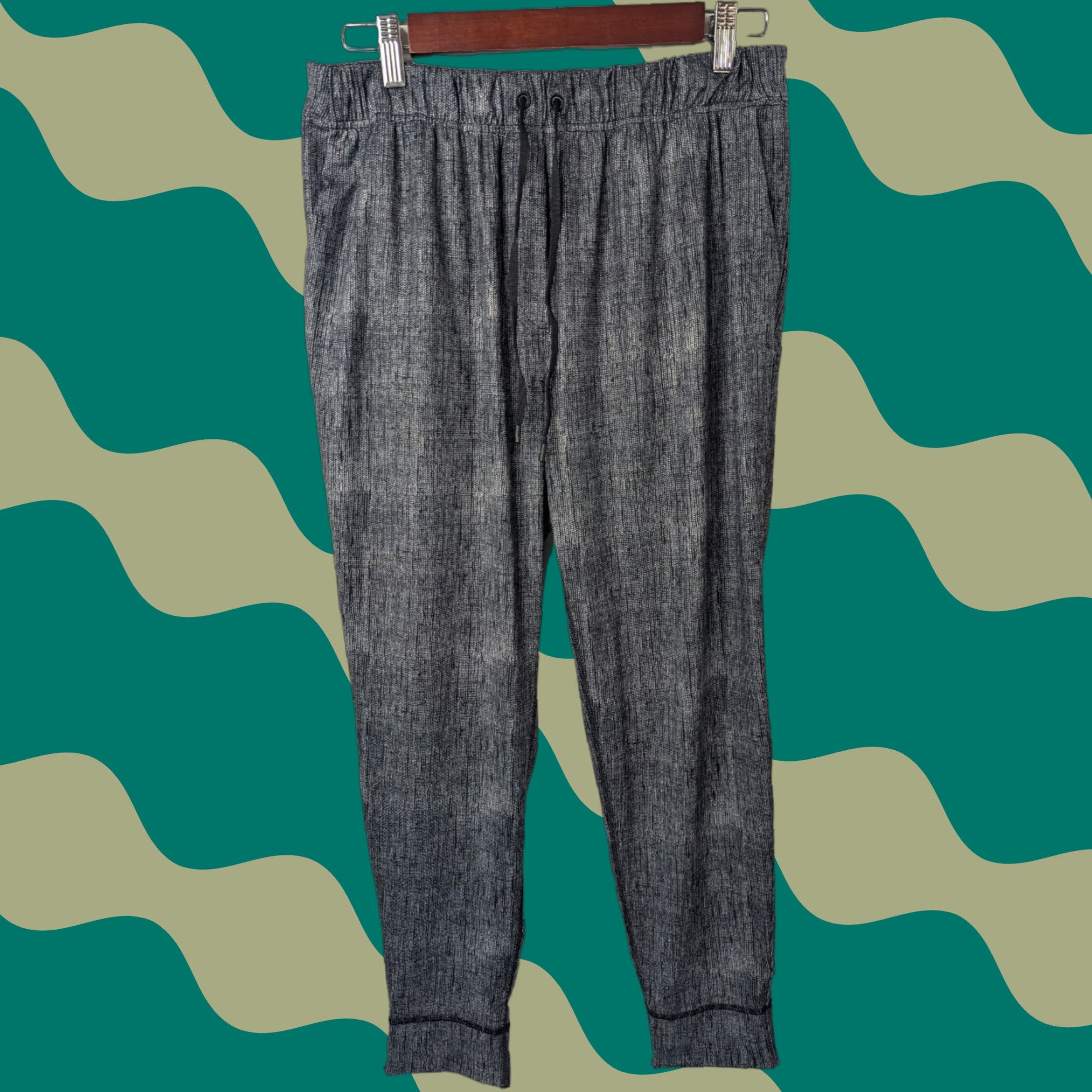 Lululemon LULULEMON Jet Crop Luxtreme Pants Gray Black Drawstring Jogger Size 4 Pockets Moisture Wicking Slim Tapered Athleisure Womens Size 27" / US 4 / IT 40 - 1 Thumbnail