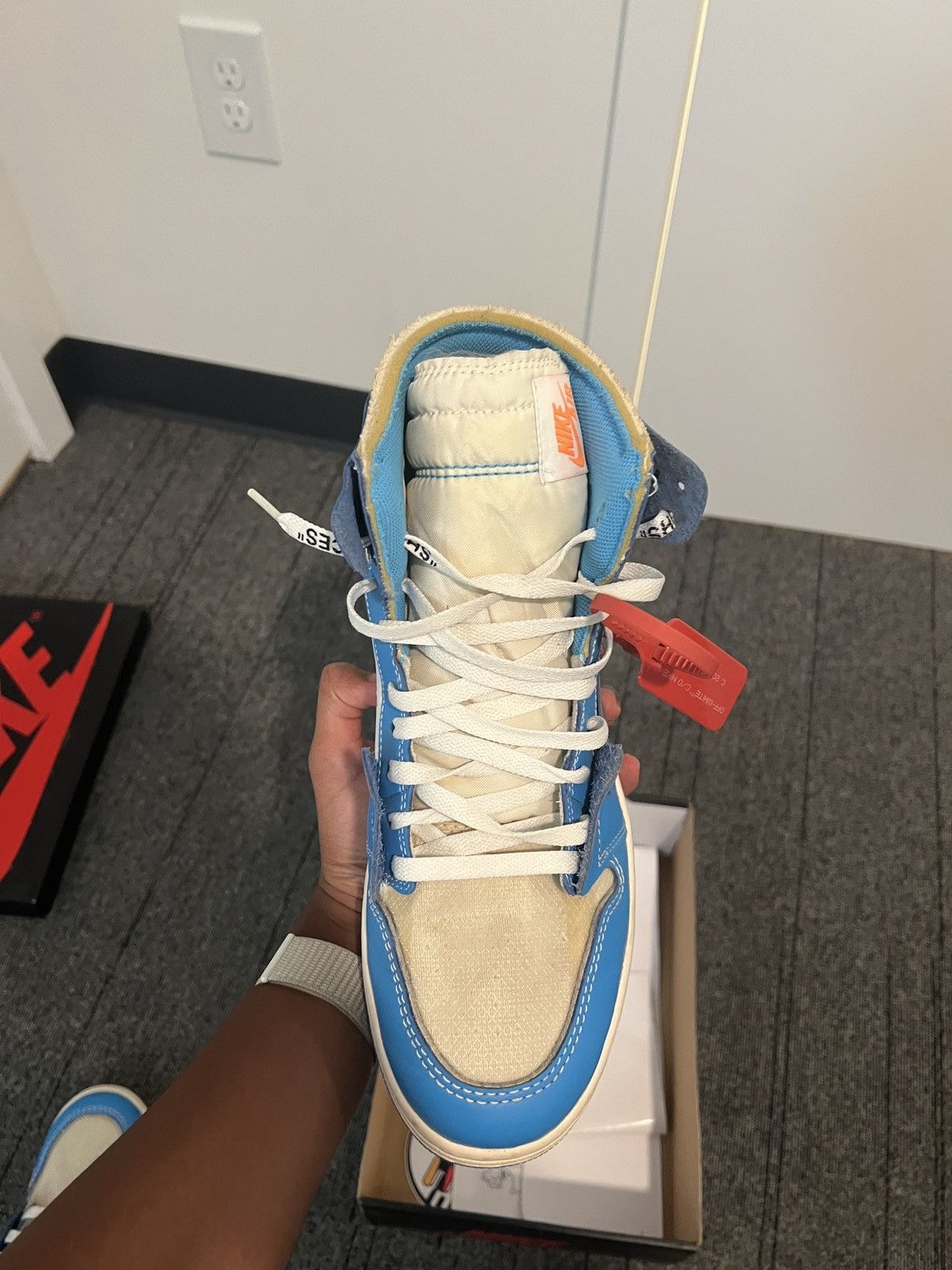 Jordan Brand × Nike × Off-White Air Jordan 1 x Off-White NRG UNC University Blue Size US 11.5 / EU 44-45 - 9 Thumbnail