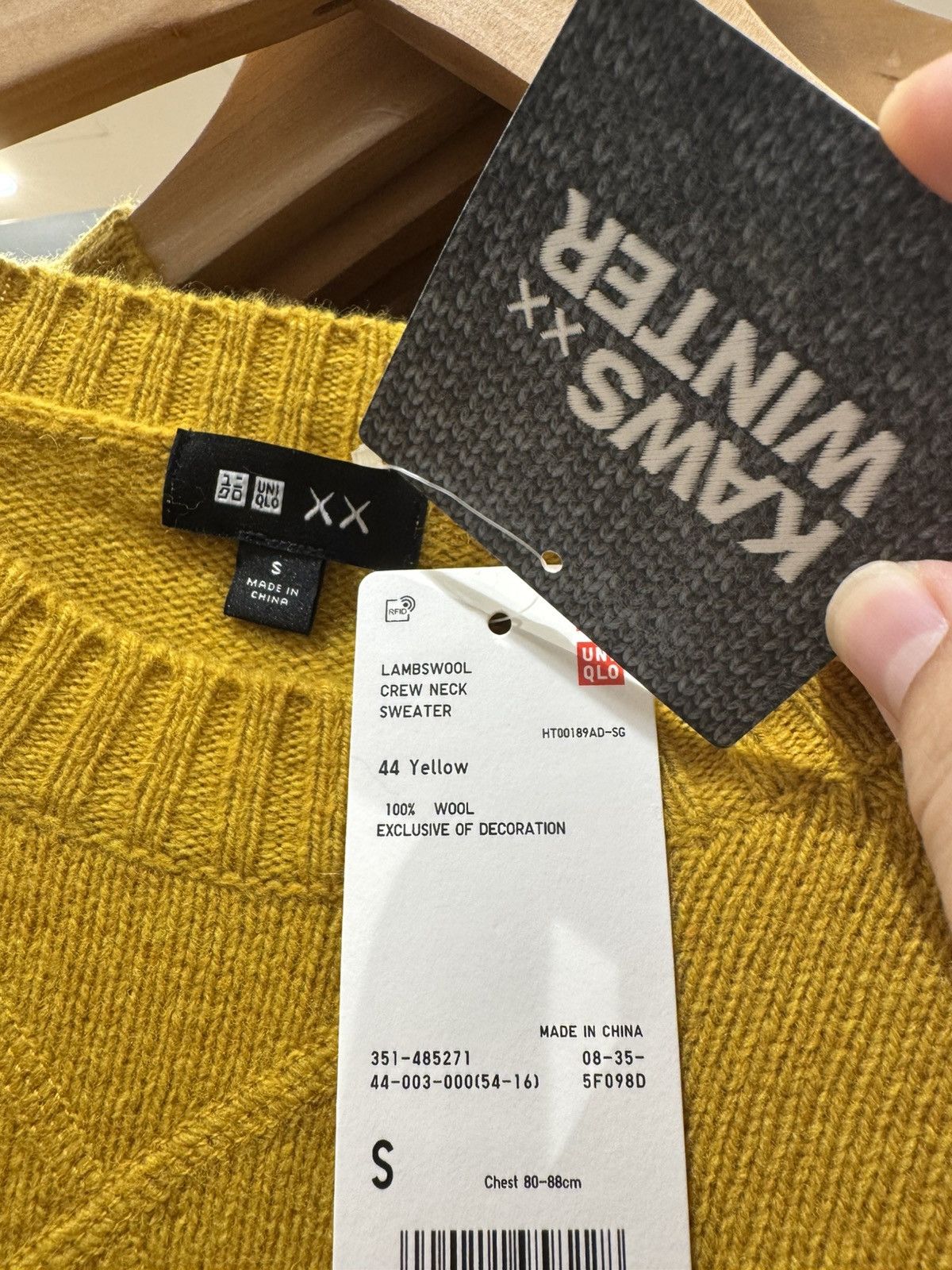 Kaws × Uniqlo Uniqlo X Kaws Lambswool Crew Neck Sweater Size US S / EU 44-46 / 1 - 9 Thumbnail
