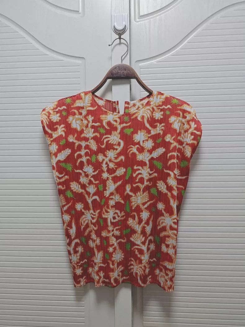 Issey Miyake Issey Miyake Floral and herbal printed top Size XXL / US 16-18 / IT 52-54 - 1 Thumbnail